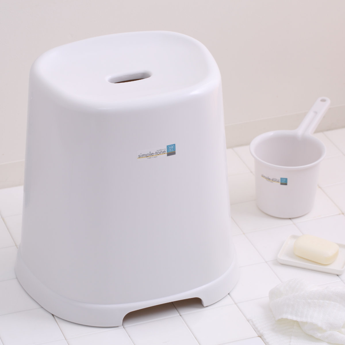 風呂椅子 シンプルトーン 座面高さ 40cm 日本製 ( 風呂いす お風呂 腰かけ イス 座面高40 入浴 抗菌 抗菌加工 銀イオン バスグッズ 椅子 ホワイト ブルー シンプル ) 【ホワイト】 ホワイト