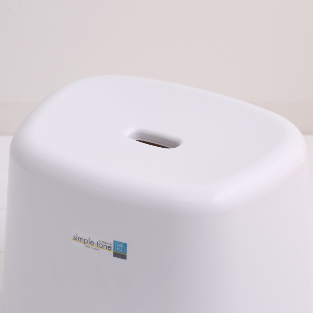 風呂椅子 シンプルトーン 座面高さ 40cm 日本製 ( 風呂いす お風呂 腰かけ イス 座面高40 入浴 抗菌 抗菌加工 銀イオン バスグッズ 椅子 ホワイト ブルー シンプル ) 【ホワイト】 ホワイト