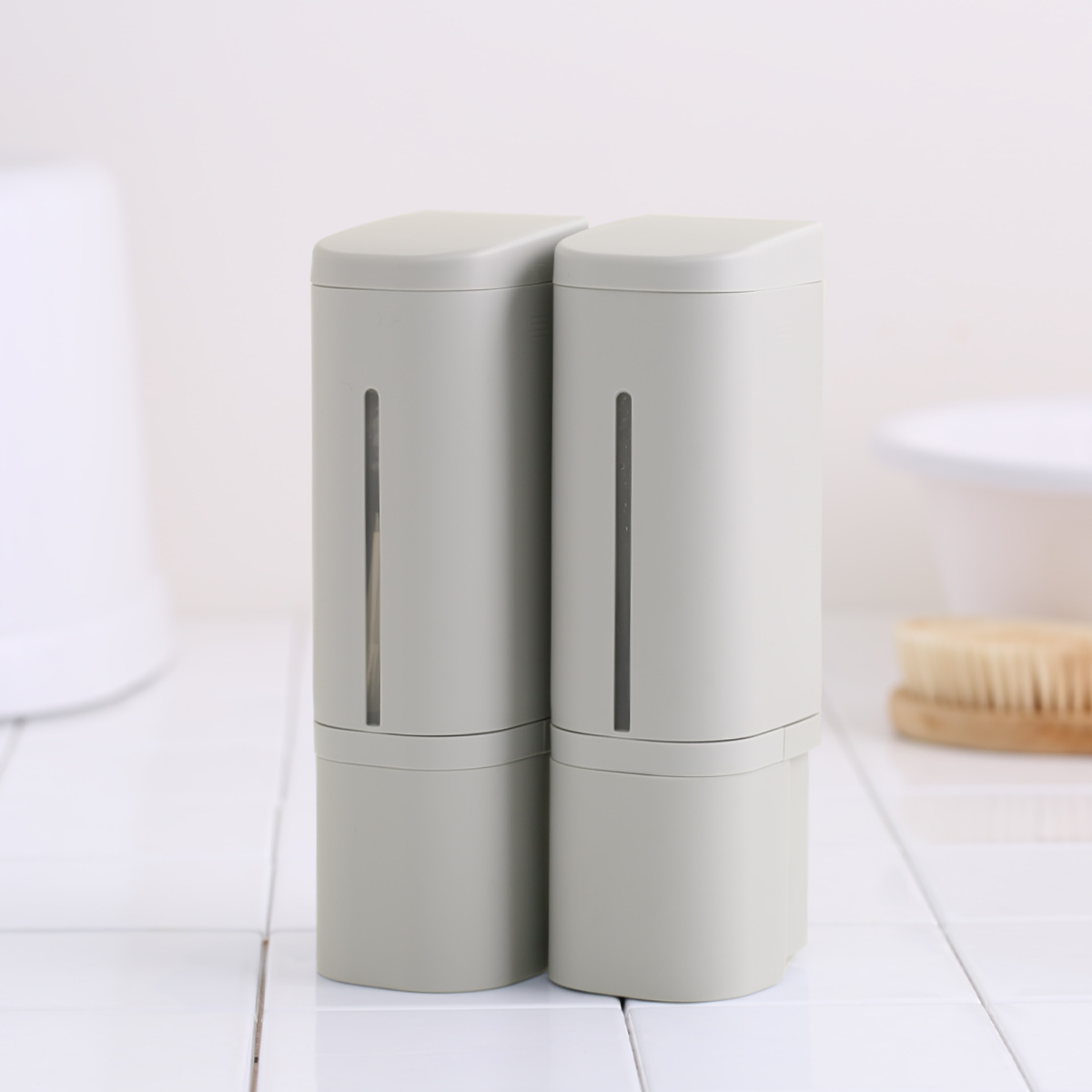 ディスペンサー 500ml リキッドタイプ シールフックタイプ ホバー ( 液体 ソープディスペンサー 詰め替えボトル ソープボトル 壁面 詰め替え プッシュ 風呂 壁付け シール付 シンプル ホワイト ダークグレー グレー ) 【グレー】 グレー