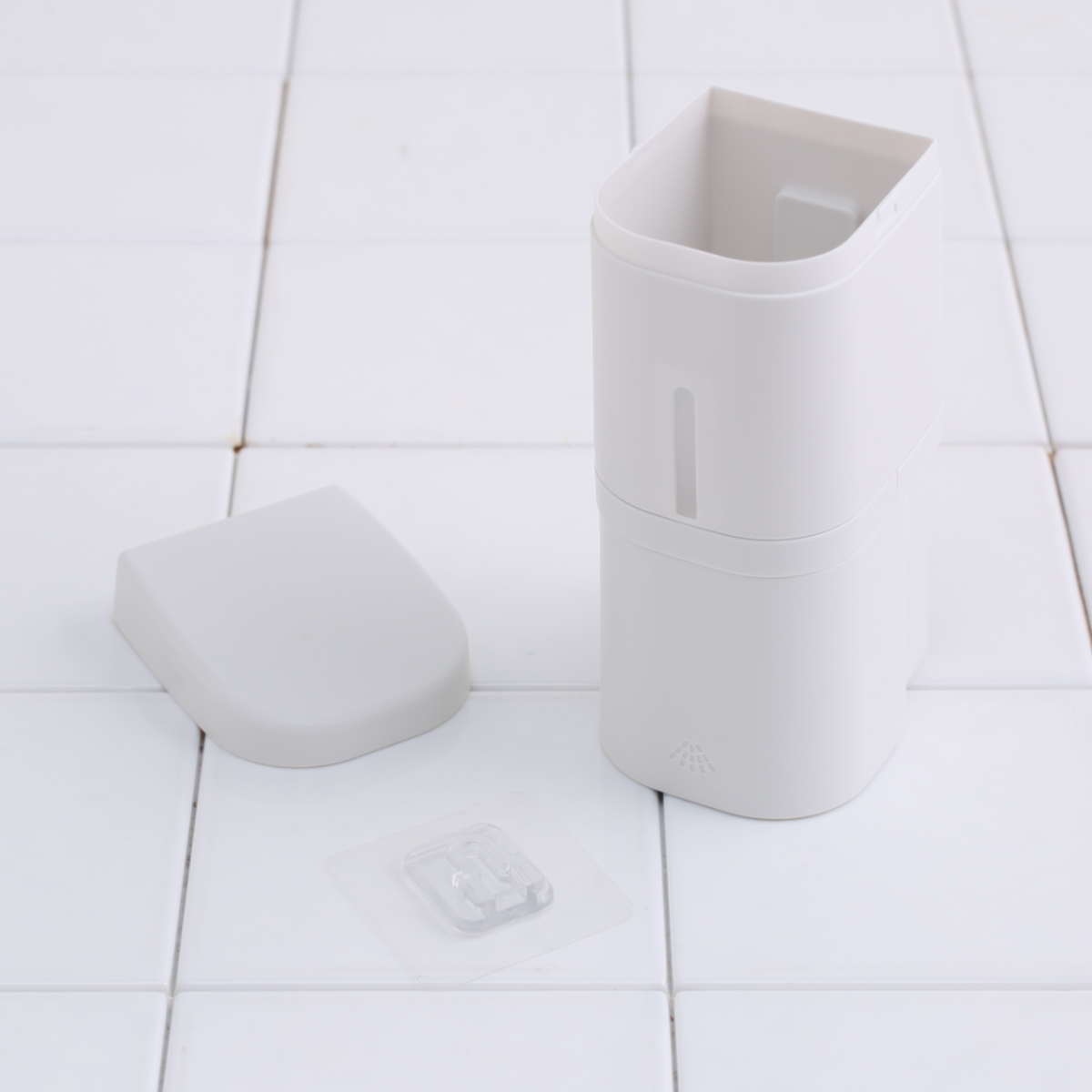 ディスペンサー 250ml ミストタイプ シールフックタイプ ホバー ( ミスト 詰め替えボトル アルコール スプレー ボトル 壁面 詰め替え プッシュ 玄関 壁付け シンプル ホワイト ダークグレー グレー ) 【ホワイト】 ホワイト