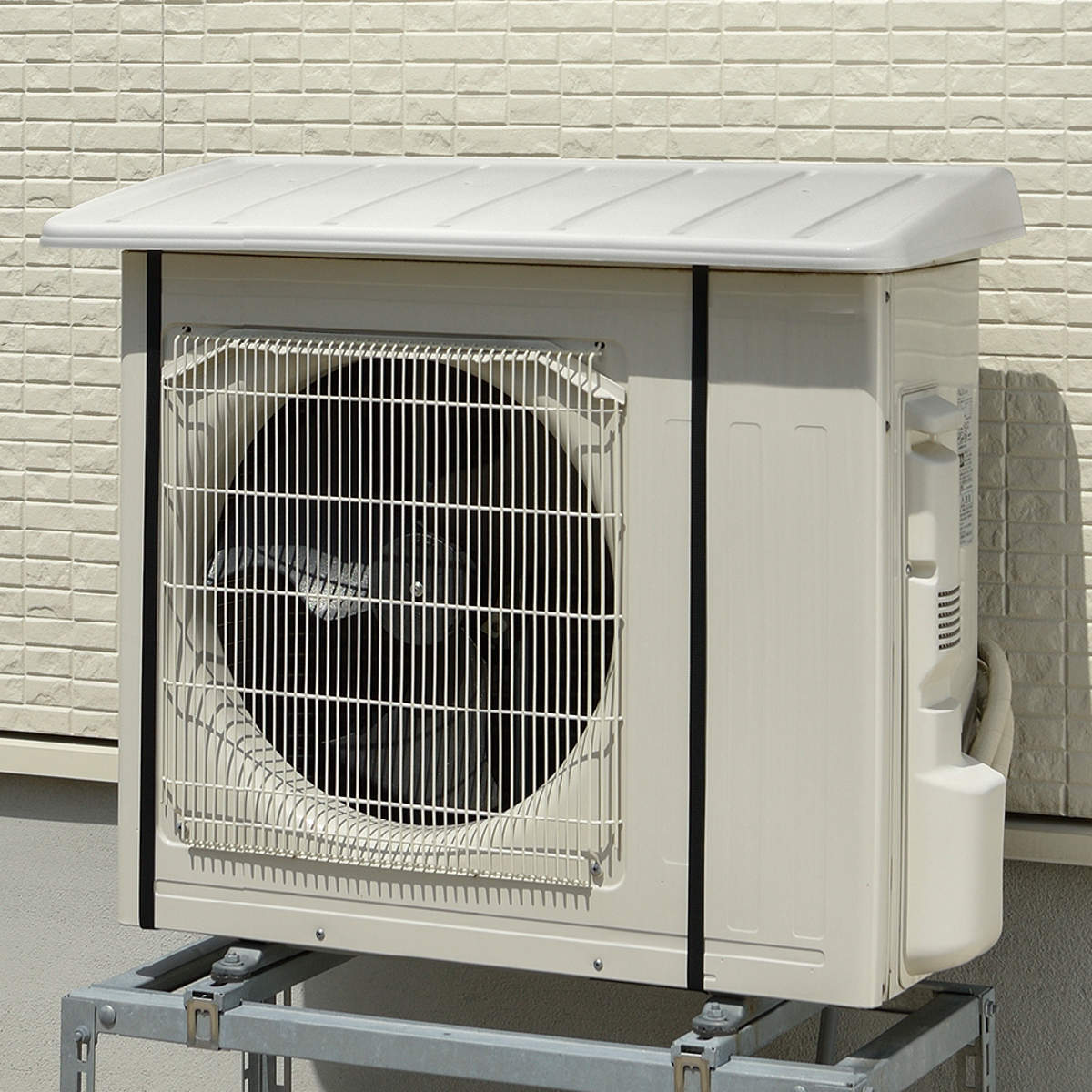 室外機カバー エアコン 日よけ ワイド 遮熱 箱入り （ カバー 室外機 日除けカバー クーラー エアコンカバー パネル 日除け 日光対策 直射日光 庭 ベランダ 省エネ 節電 簡単取付 エアコン室外機カバー 白 エコ 雨 雪 ベルト 固定 ）