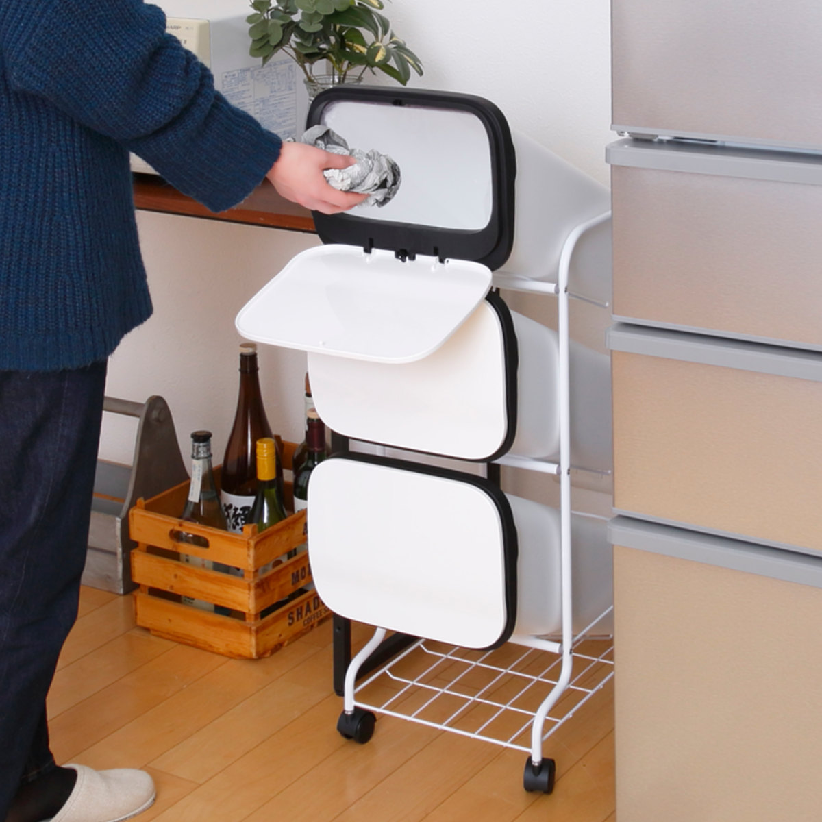 ゴミ箱 3段 Nスムース スタンドダストボックス ( ごみ箱 19L×3 ふた付き ダストボックス 分別ごみ箱 キャスター付き 縦型 20リットル 3個 フタ付 前開き キッチン スリム 蓋付き くずかご たて型 収納 ダストBOX ) 【ブラック】 ブラック