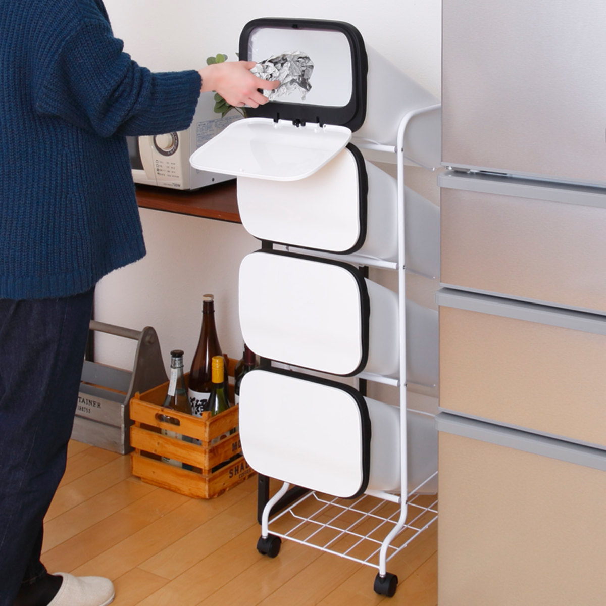 ゴミ箱 4段 Nスムース スタンドダストボックス ( ごみ箱 19L×4 ふた付き ダストボックス 分別ごみ箱 キャスター付き 縦型 20リットル 4個 フタ付 前開き キッチン スリム 蓋付き くずかご たて型 収納 ダストBOX ) 【メタル】 メタル