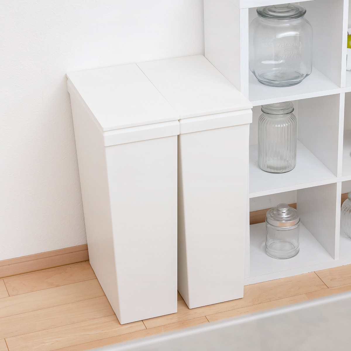 ゴミ箱 SOLOW 40L スリム ソロウ 袋の交換が楽なダストボックススリム ( ごみ箱 40リットル ふた付き スリム 袋交換 簡単 分別 防汚加工 抗菌加工 キャスター付き シンプル ホワイト ブラック 日本製 ) 【ブラック】 ブラック