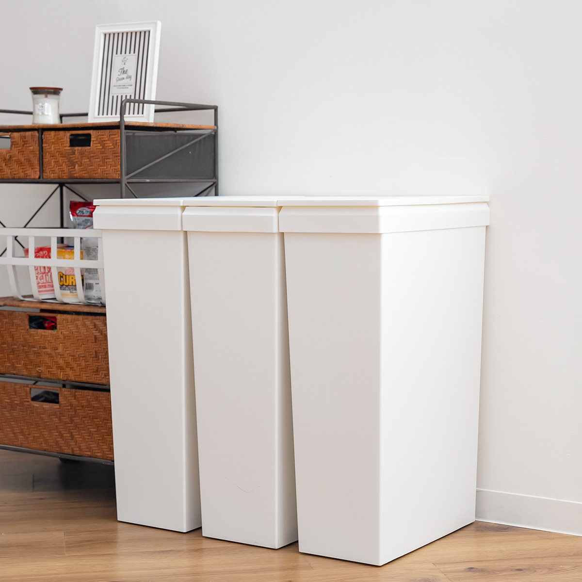 ゴミ箱 SOLOW 40L スリム ソロウ 袋の交換が楽なダストボックススリム ( ごみ箱 40リットル ふた付き スリム 袋交換 簡単 分別 防汚加工 抗菌加工 キャスター付き シンプル ホワイト ブラック 日本製 ) 【ブラック】 ブラック