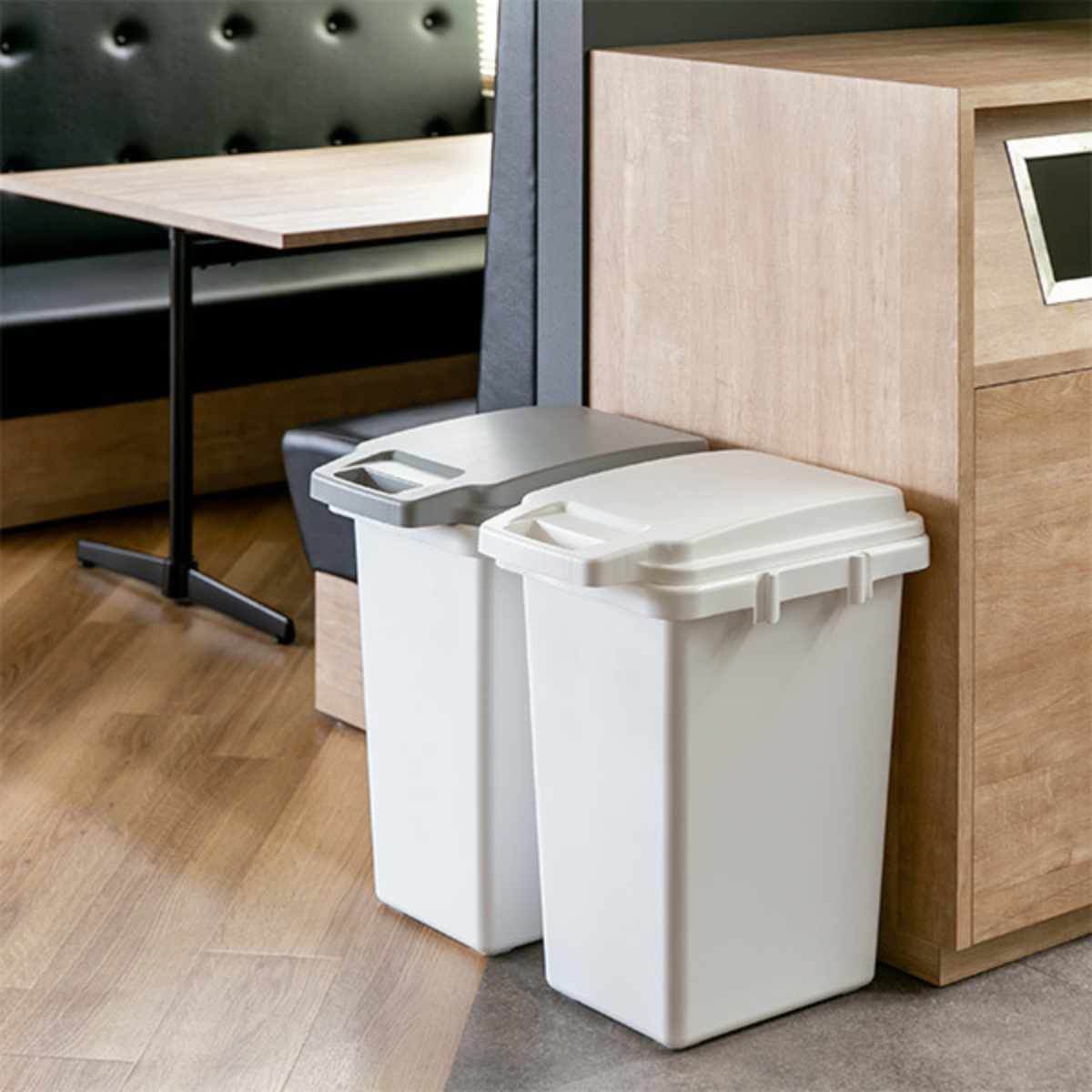 ゴミ箱 47L 2個セット 抗菌 防臭 密閉 ふた付き ロック機能 ( ごみ箱 47リットル 2個 臭わない パッキン ハンドル 抗菌加工 おむつ 連結可能 室内 屋外 分別 イタズラ防止 ペット用 ペットシート パッキン付き シンプル ストッカー ) 【ホワイト】 ホワイト