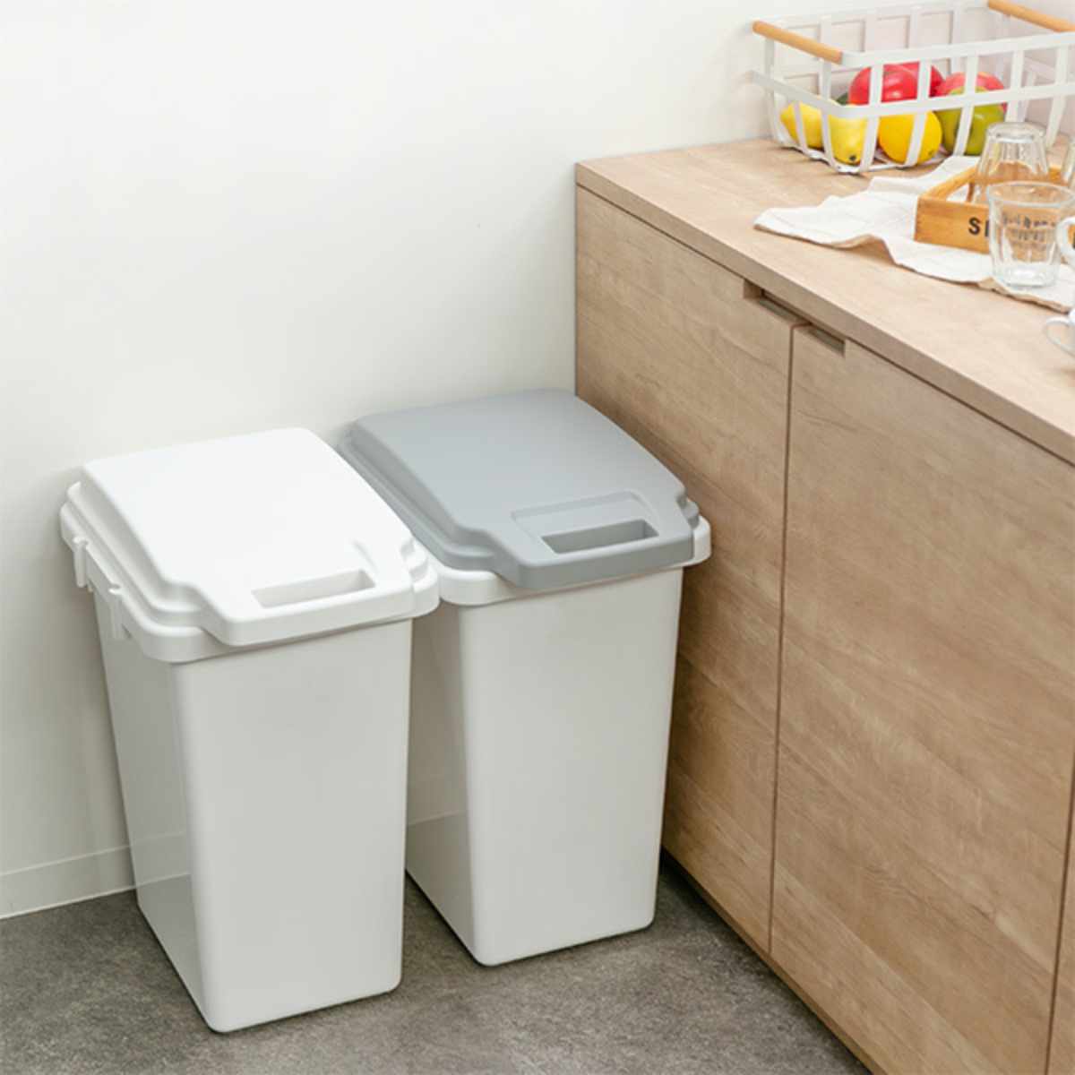 ゴミ箱 47L 2個セット 抗菌 防臭 密閉 ふた付き ロック機能 ( ごみ箱 47リットル 2個 臭わない パッキン ハンドル 抗菌加工 おむつ 連結可能 室内 屋外 分別 イタズラ防止 ペット用 ペットシート パッキン付き シンプル ストッカー ) 【ホワイト】 ホワイト