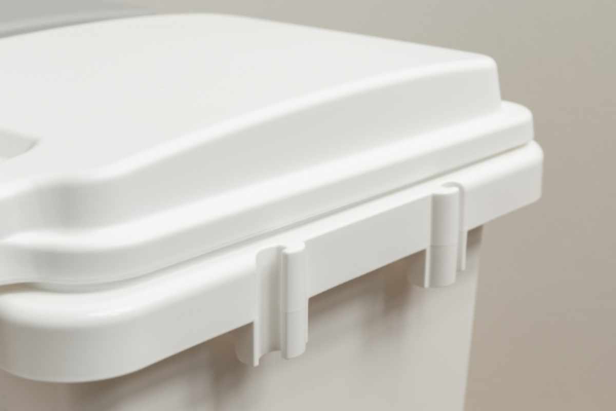 ゴミ箱 47L 2個セット 抗菌 防臭 密閉 ふた付き ロック機能 ( ごみ箱 47リットル 2個 臭わない パッキン ハンドル 抗菌加工 おむつ 連結可能 室内 屋外 分別 イタズラ防止 ペット用 ペットシート パッキン付き シンプル ストッカー ) 【ホワイト】 ホワイト