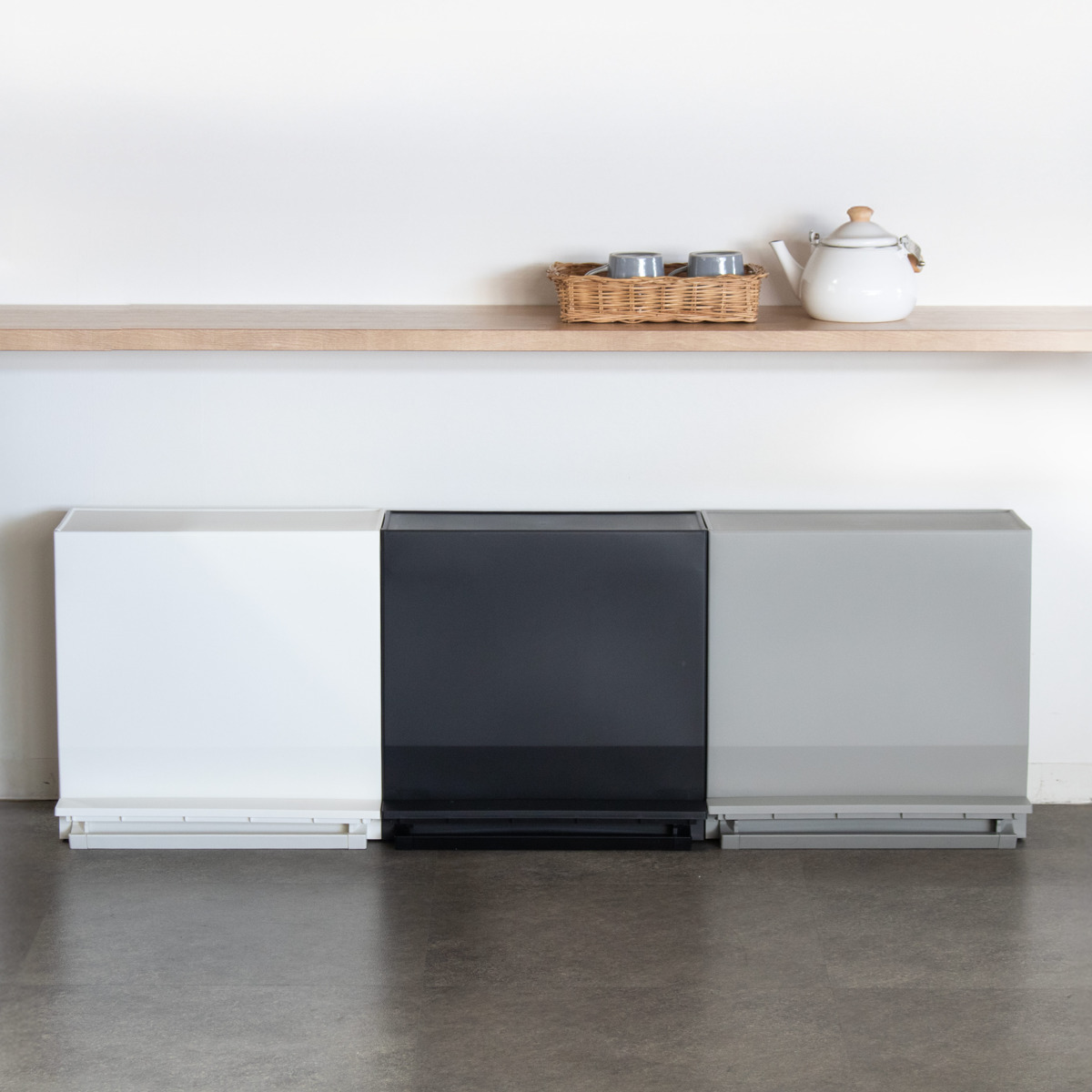 ゴミ箱 SOLOW 通路で使えるペダル分別ストッカー 22.5L 1段 ( ごみ箱 22.5リットル ソロウ ペダル式 フラップ式 ふた付き 分別 キャスター付き スリム 幅45 キッチン 角型 ホワイト ブラック シンプル 抗菌 ) 【ホワイト】 ホワイト