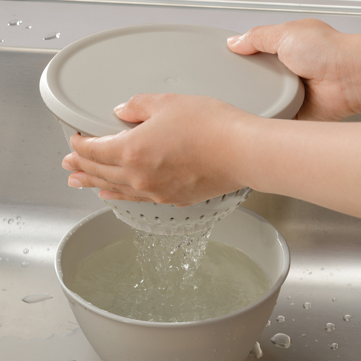 ザル・ボール 3点セット Sサイズ リベラリスタ ボールコランダーセットS フタ付き ( 食洗機対応 電子レンジ対応 ボウル ザル コランダー 耐熱ボウル ボール ざる 水切りザル 水切り 湯切り 下ごしらえ 蓋付き ふた付き ) 【ホワイト】 ホワイト