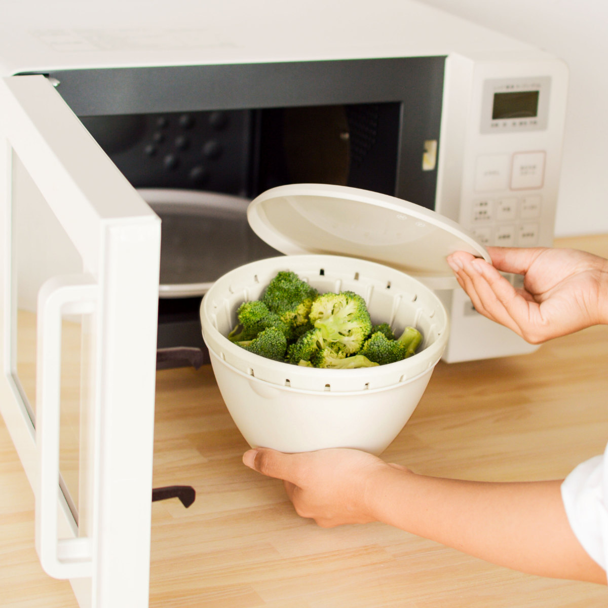 ザル・ボール 3点セット Lサイズ リベラリスタ ボールコランダーセットL フタ付き ( 食洗機対応 電子レンジ対応 ボウル ザル コランダー 耐熱ボウル ボール ざる 水切りザル 水切り 湯切り 下ごしらえ 蓋付き ふた付き ) 【ホワイト】 ホワイト