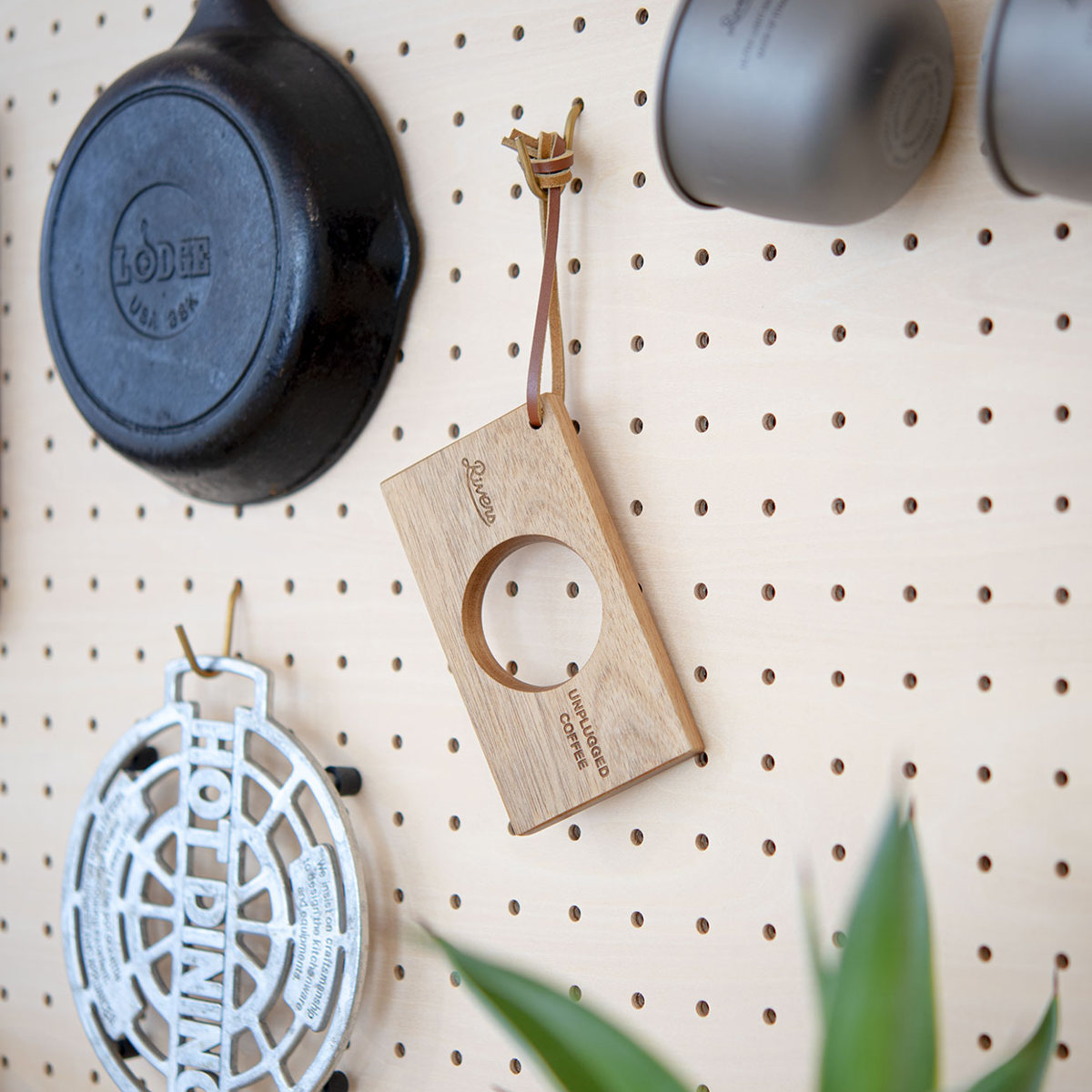 Rivers リバーズ コーヒードリッパーホルダー-ポンド3 ( ドリッパー用 ホルダー 木製 天然木 レザーストラップ おしゃれ シンプル 持ち運び アウトドア キャンプ )