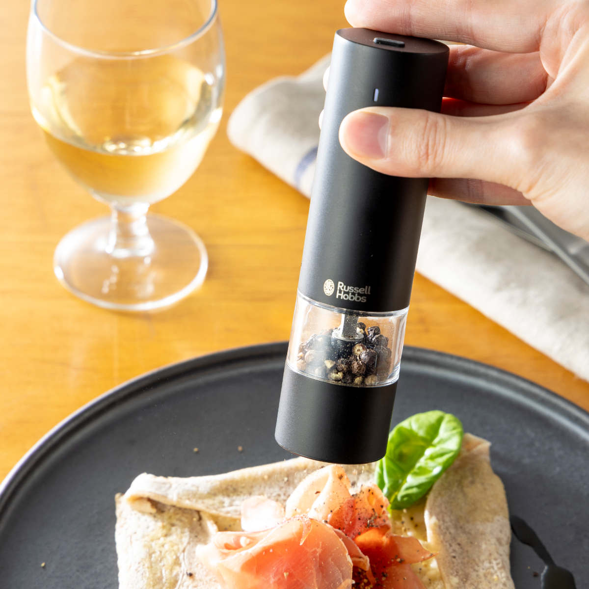 Russell Hobbs 充電式 電動ミル ソルト&ペッパー ミニ 木台付き スパイスミル ( ラッセルホブス ミル USB ソルトミル ペッパーミル ワンプッシュ セラミック刃 ウッドスタンド付き 胡椒 岩塩 キャップ付き ) 【シルバー】 シルバー