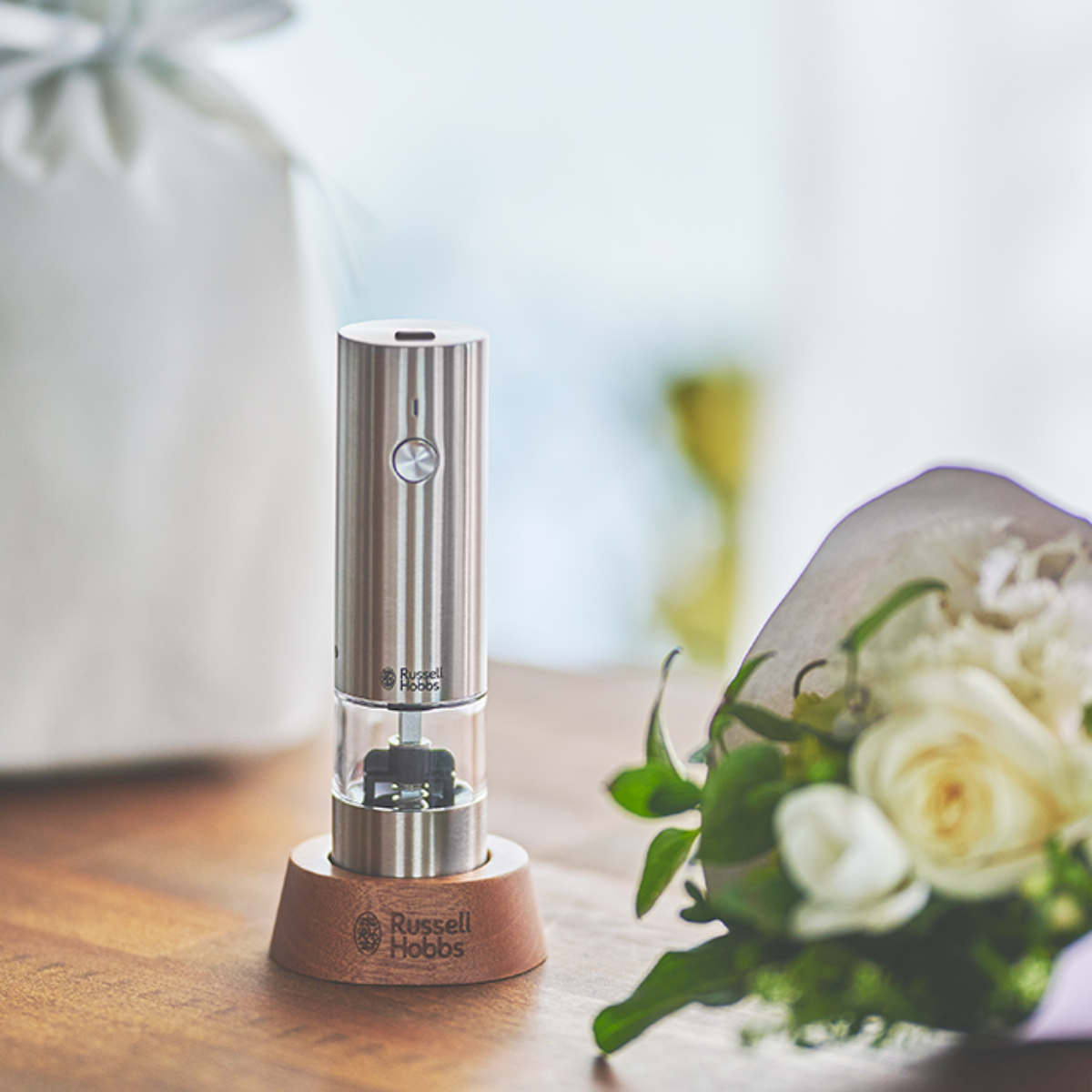 Russell Hobbs 充電式 電動ミル ソルト&ペッパー ミニ 木台付き スパイスミル ( ラッセルホブス ミル USB ソルトミル ペッパーミル ワンプッシュ セラミック刃 ウッドスタンド付き 胡椒 岩塩 キャップ付き ) 【シルバー】 シルバー