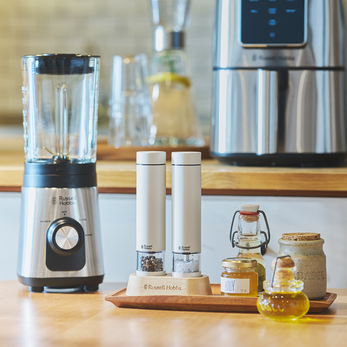 Russell Hobbs 電動ミル ミニ 2本セット 木製スタンド付き ソルト&ペッパーミル ( ラッセルホブス ミル 2個 電池式 ソルトミル ワンプッシュ セラミック刃 ウッドスタンド付き 小さめ 胡椒 岩塩 ) 【ブラック】 ブラック