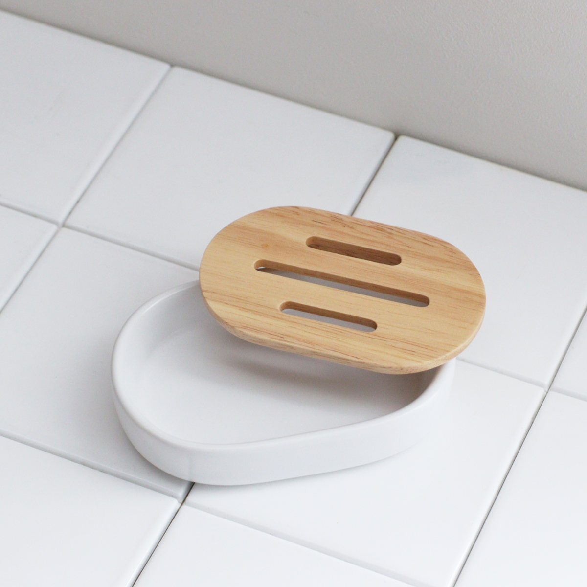 ソープディッシュ SALUS ナチュラル ( セイラス 石鹸トレー ソープトレイ 石けん置き 石鹸 お風呂 洗面 石けん皿 固形石鹸 石鹸置き 手洗い 洗顔 石けん ホワイト シンプル )