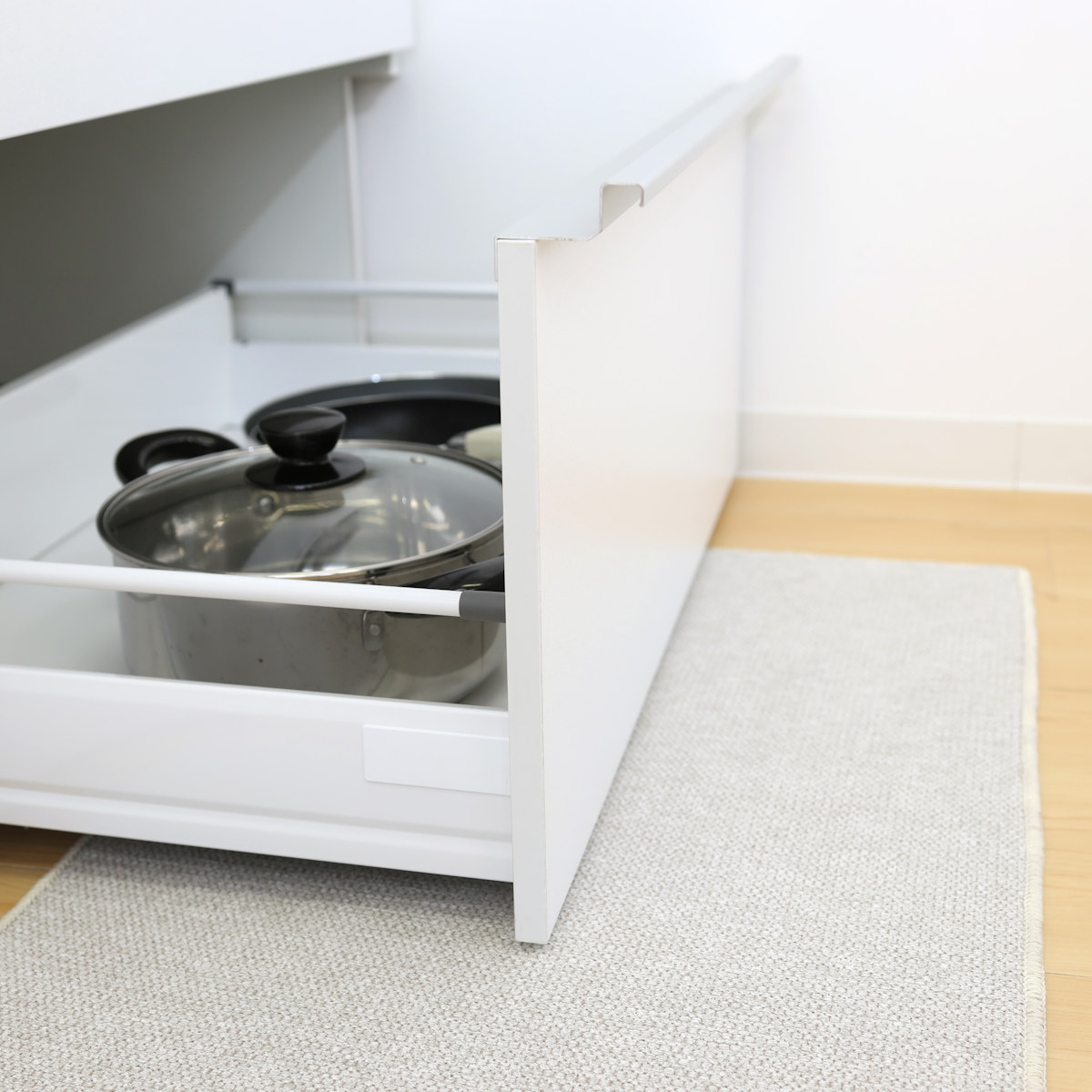 キッチンマット PallyPally 47×120cm 撥水加工 洗濯機可 ( マット キッチンラグ インテリアマット 台所マット 水に強い 洗える 薄手 マルチマット 玄関マット ラグマット 玄関 室内 ラグ 滑り止め加工 撥水 拭ける ひとり暮らし ) 【グレー】 グレー