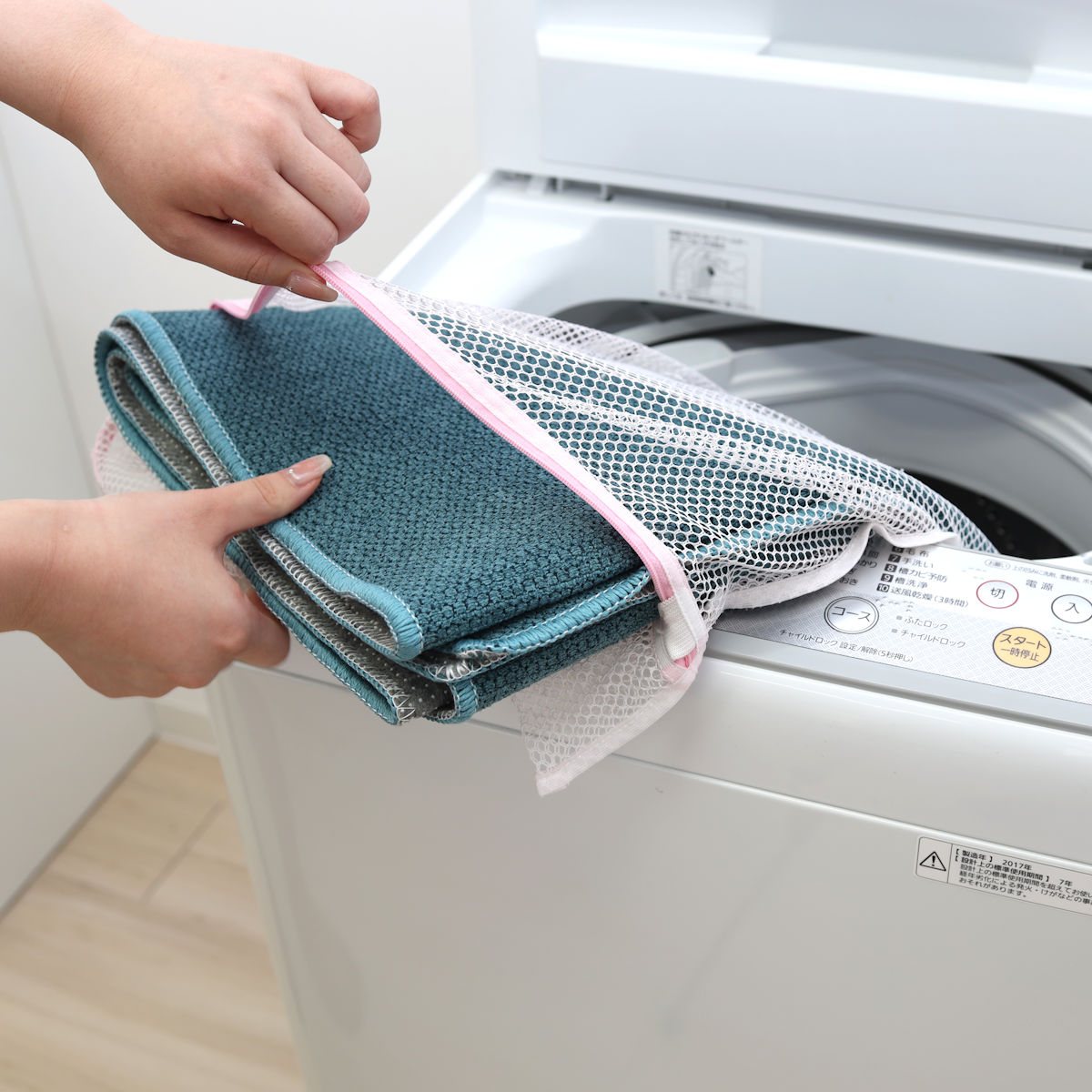 キッチンマット PallyPally 47×120cm 撥水加工 洗濯機可 ( マット キッチンラグ インテリアマット 台所マット 水に強い 洗える 薄手 マルチマット 玄関マット ラグマット 玄関 室内 ラグ 滑り止め加工 撥水 拭ける ひとり暮らし ) 【グレー】 グレー