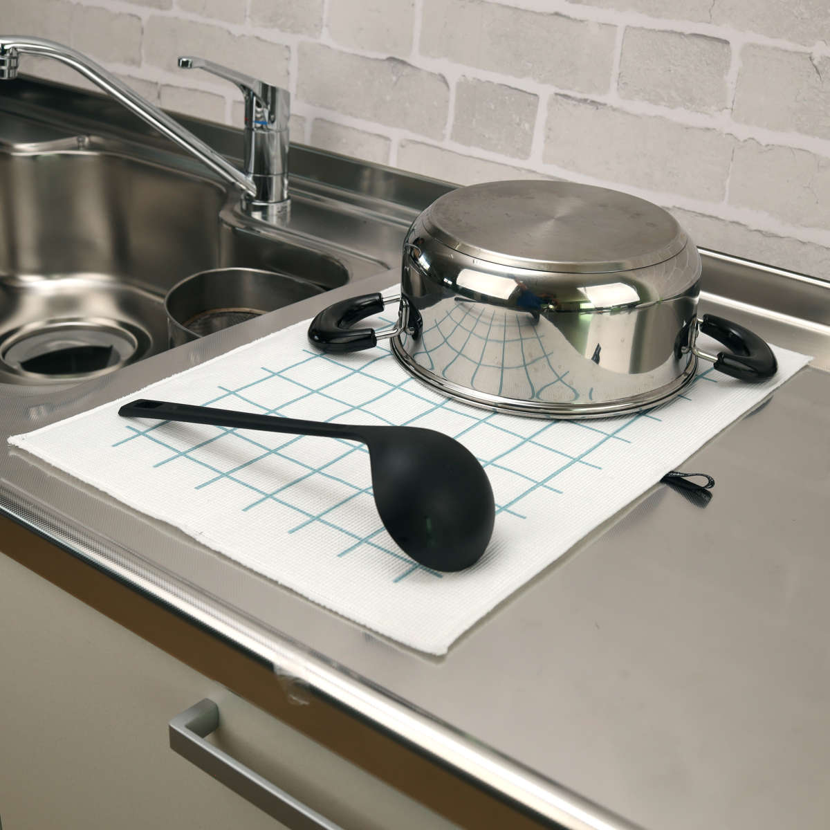 水切りマット 食器乾燥マット 33×50cm 速乾 ( 吸水マット 吸水水切りマット 水切り用マット ディッシュマット 吸水 2層 キッチン用吸水マット キッチンマット ドライマット ドライングマット 乾燥 水切り 大判 水切り用品 ) 【ライトブルー】 ライトブルー