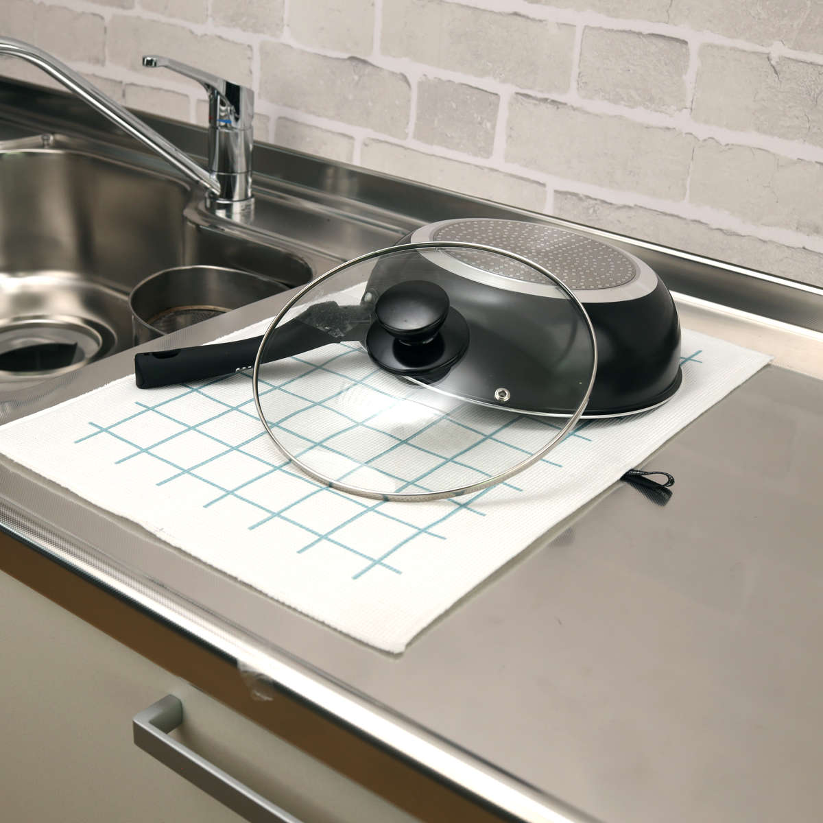 水切りマット 食器乾燥マット 33×50cm 速乾 ( 吸水マット 吸水水切りマット 水切り用マット ディッシュマット 吸水 2層 キッチン用吸水マット キッチンマット ドライマット ドライングマット 乾燥 水切り 大判 水切り用品 ) 【ライトブルー】 ライトブルー