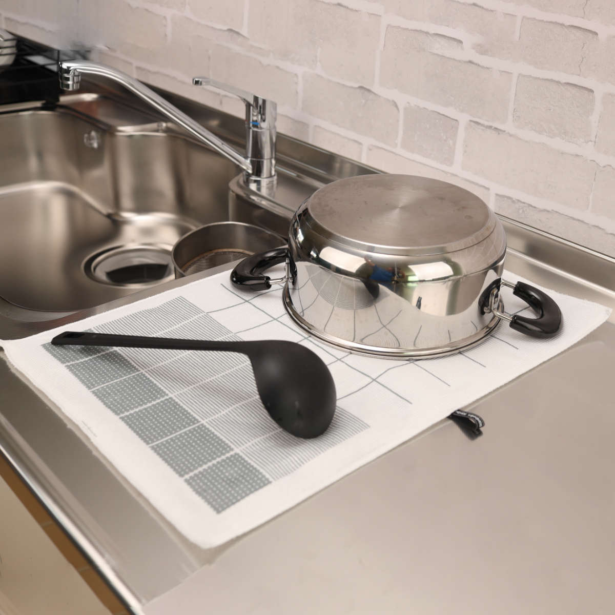 水切りマット 食器乾燥マット 33×50cm 速乾 ( 吸水マット 吸水水切りマット 水切り用マット ディッシュマット 吸水 2層 キッチン用吸水マット キッチンマット ドライマット ドライングマット 乾燥 水切り 大判 水切り用品 ) 【ライトブルー】 ライトブルー