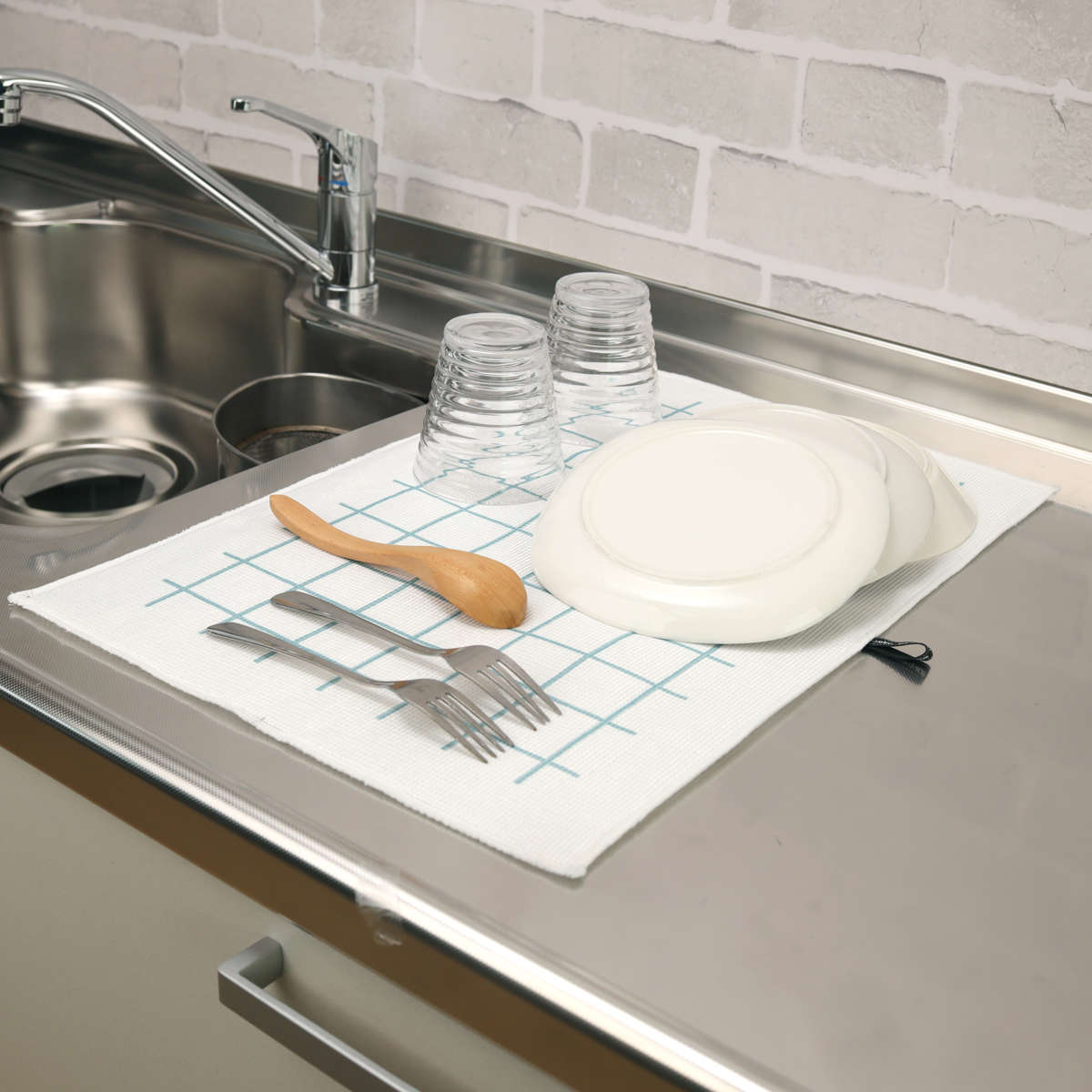 水切りマット 食器乾燥マット 33×50cm 速乾 ( 吸水マット 吸水水切りマット 水切り用マット ディッシュマット 吸水 2層 キッチン用吸水マット キッチンマット ドライマット ドライングマット 乾燥 水切り 大判 水切り用品 ) 【ライトブルー】 ライトブルー