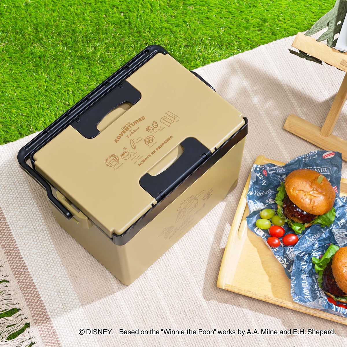 クーラーボックス 12L ディズニークールボックス2 ミッキー プーさん ( ディズニー Disney ミッキーマウス くまのプーさん 保冷 クーラーBOX 保冷ボックス キャンプ アウトドア ハンドル付き ショルダーベルト付き 日本製 ) 【アイボリー】 アイボリー