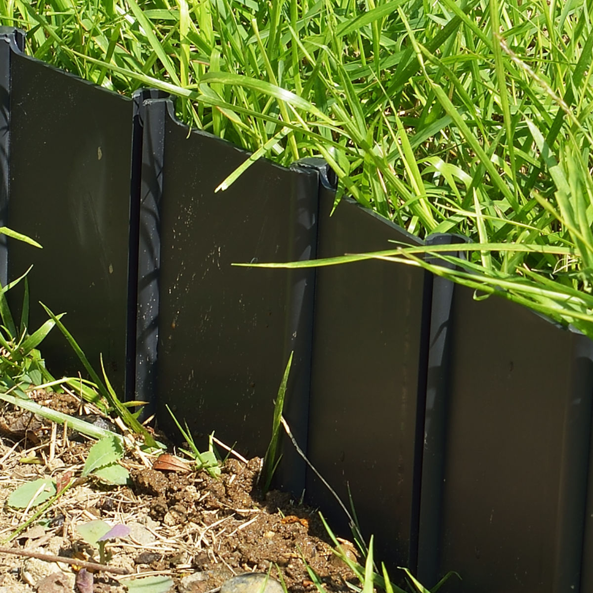 根止め 芝の根止め 7枚入 ( 根止め板 土留め 根止めストッパー 仕切り 間仕切り 連結可能 芝 園芸 ガーデニング 畑 菜園 花壇 植栽 土砂 流出防止 進入防止 簡単設置 角度調整 ポリプロピレン 日本製 )