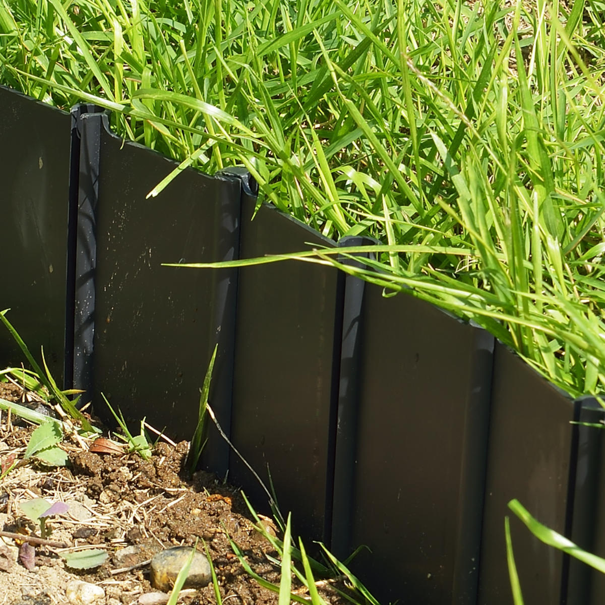 根止め 芝の根止め 35枚入り ( 根止め板 土留め 根止めストッパー 仕切り 間仕切り 連結可能 芝 園芸 ガーデニング 畑 菜園 花壇 植栽 土砂 流出防止 進入防止 簡単設置 角度調整 ポリプロピレン 日本製 )