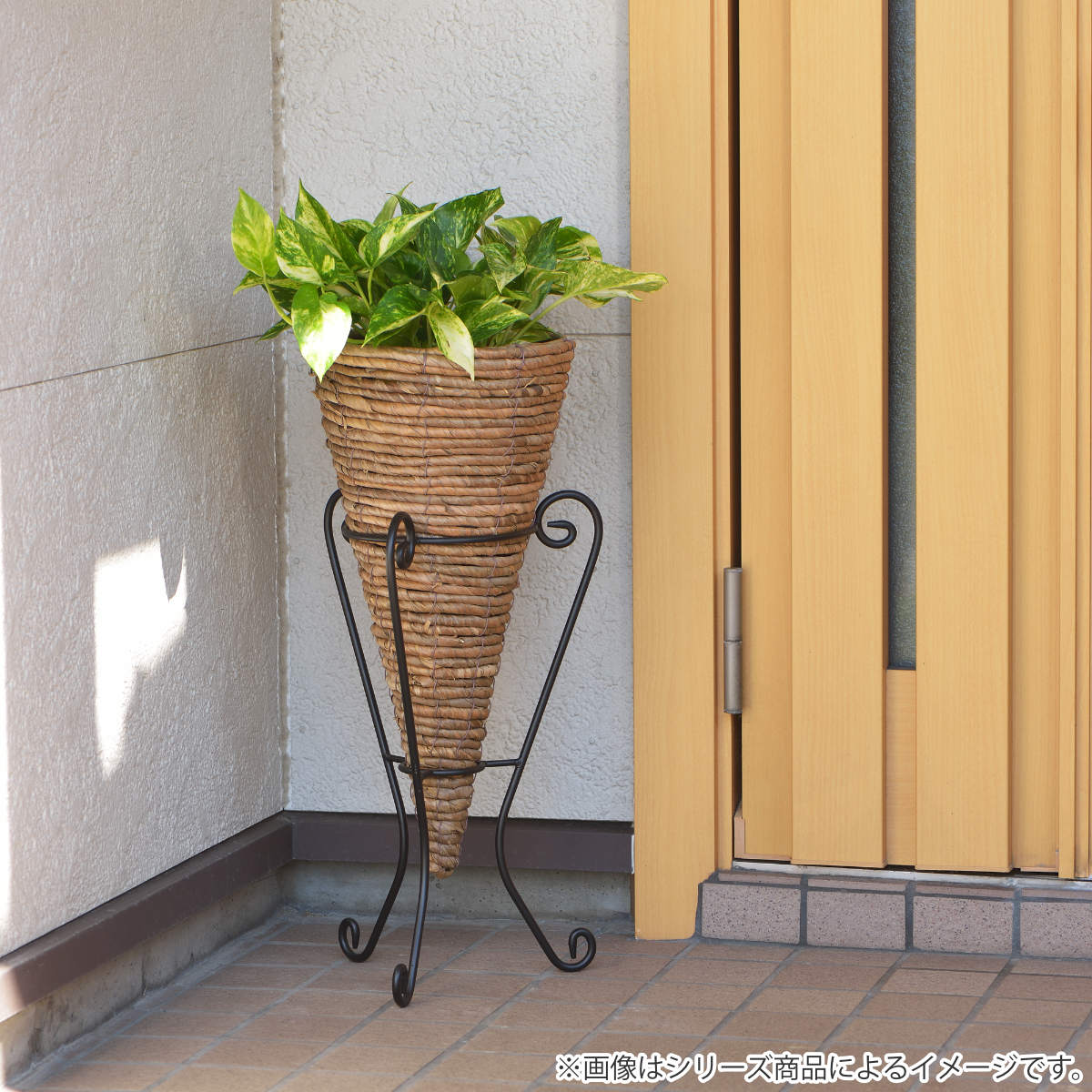 フラワースタンド 心春 ナチュラポットスタンド 中 ( 植木鉢 プランター スタンド ガーデニング用品 花台 鉢置き プランターカバー プランツカバー アイアンフレーム 観葉植物 多肉植物 おしゃれ 鉢植え 6号鉢 ナチュラル ガーデン )