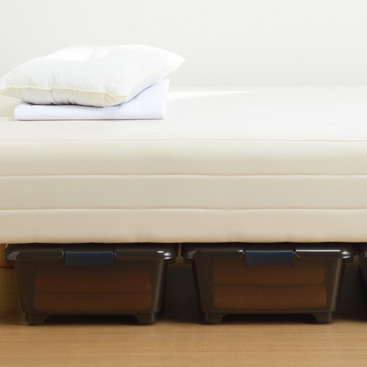 収納ケース ベッド下 収納BOX スモーク 幅40×奥行75×高さ18cm コロ付き ( 収納ボックス 縦置き 横置き プラスチック製 ベッド下収納 フタ付き 浅型 収納 衣類収納 キャスター付き 衣装ケース 押し入れ 押し入れ収納 ) 【ブラウン】 ブラウン