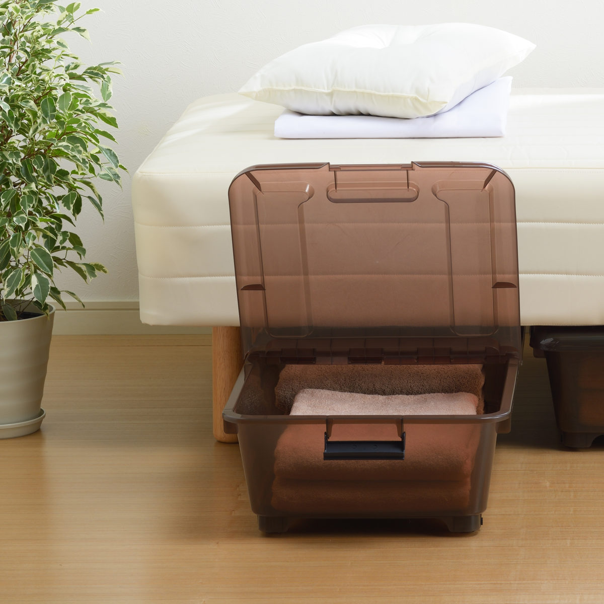 収納ケース ベッド下 収納BOX スモーク 幅40×奥行75×高さ18cm コロ付き ( 収納ボックス 縦置き 横置き プラスチック製 ベッド下収納 フタ付き 浅型 収納 衣類収納 キャスター付き 衣装ケース 押し入れ 押し入れ収納 ) 【ブラウン】 ブラウン