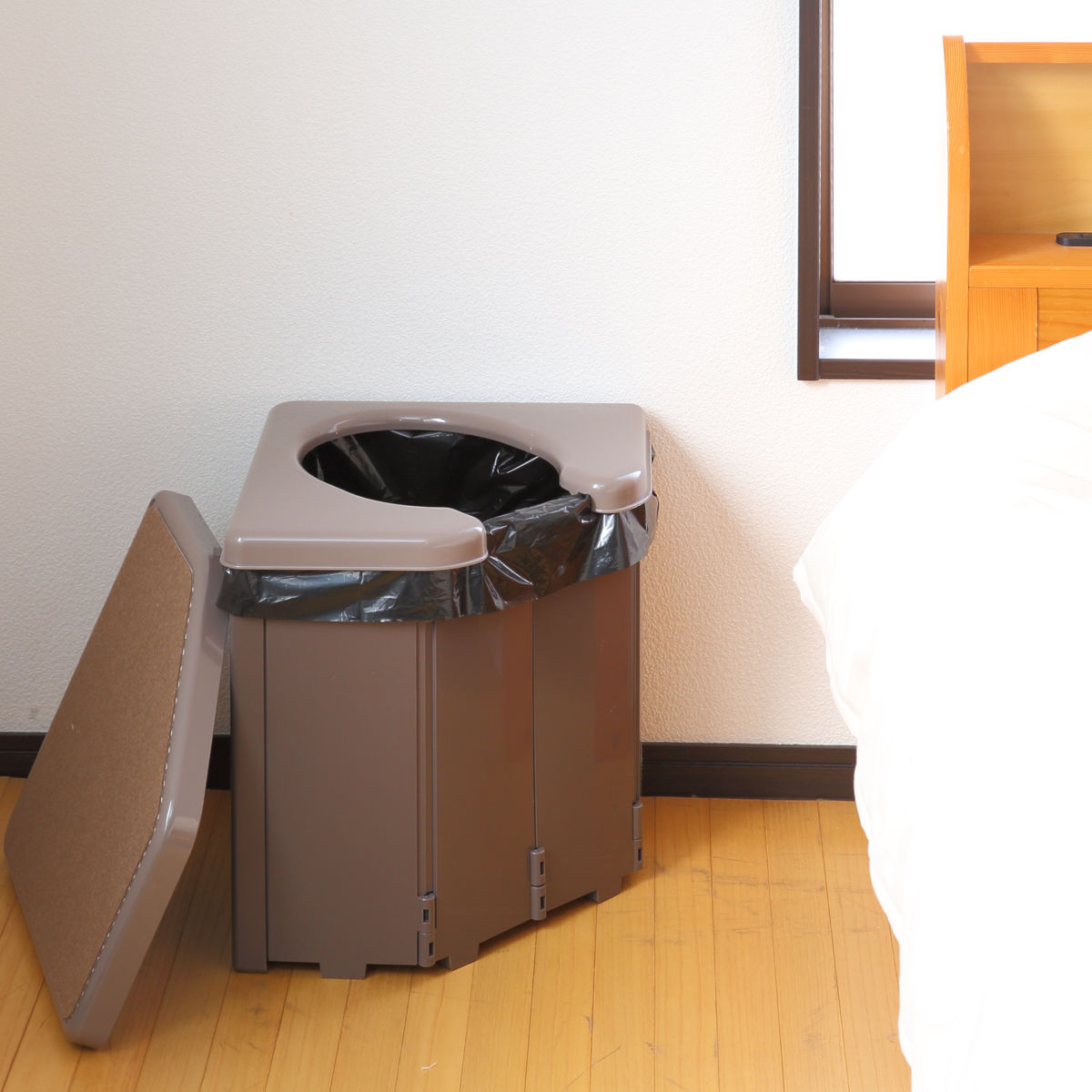 簡易トイレ 腰掛可能 ポーダブルコーナー トイレ 防災用品 ( 非常用トイレ 災害用品 防災グッズ スツール 玄関チェア 災害 非常用 凝固剤 防災 洗える 玄関 寝室 椅子 イス シンプル 簡易 防災用トイレ 災害時 緊急時 持ち運び )