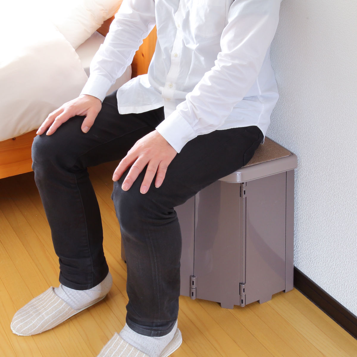 簡易トイレ 腰掛可能 ポーダブルコーナー トイレ 防災用品 ( 非常用トイレ 災害用品 防災グッズ スツール 玄関チェア 災害 非常用 凝固剤 防災 洗える 玄関 寝室 椅子 イス シンプル 簡易 防災用トイレ 災害時 緊急時 持ち運び )