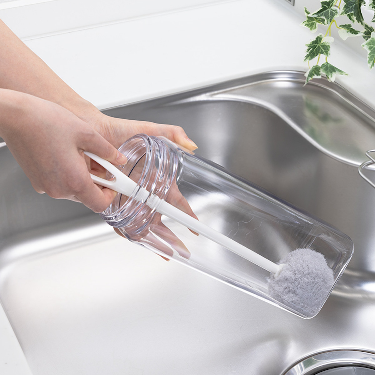 ボトル洗いブラシ アフロのひと回し ワイドボトル用 ( ボトル洗いスポンジ ボトル用スポンジ 冷水筒洗い キッチンスポンジ 柄付き 日本製 キッチンブラシ 洗浄ブラシ 柄付きブラシ ワイドボトルスポンジ キズがつきにくい )