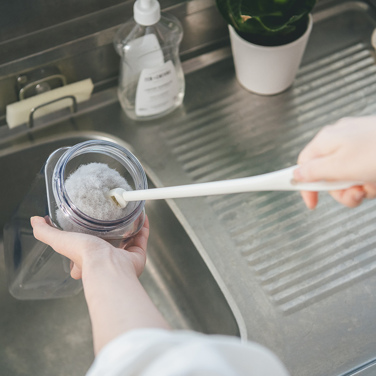 ボトル洗いブラシ アフロのひと回し ワイドボトル用 ( ボトル洗いスポンジ ボトル用スポンジ 冷水筒洗い キッチンスポンジ 柄付き 日本製 キッチンブラシ 洗浄ブラシ 柄付きブラシ ワイドボトルスポンジ キズがつきにくい )