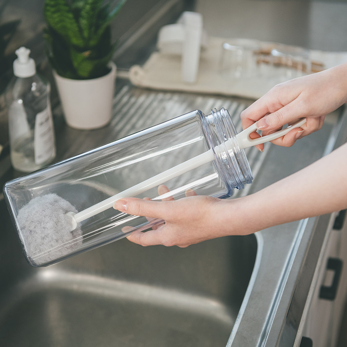 ボトル洗いブラシ アフロのひと回し ワイドボトル用 ( ボトル洗いスポンジ ボトル用スポンジ 冷水筒洗い キッチンスポンジ 柄付き 日本製 キッチンブラシ 洗浄ブラシ 柄付きブラシ ワイドボトルスポンジ キズがつきにくい )