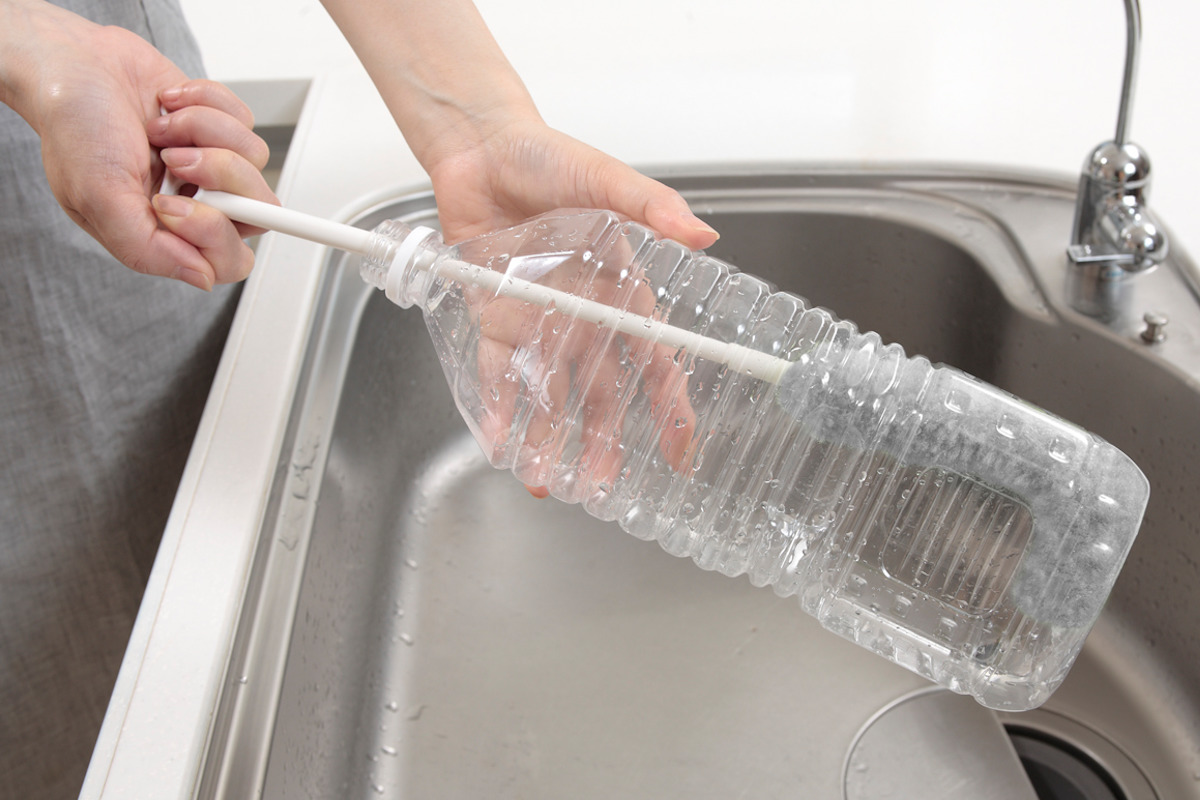 ボトル洗いブラシ アフロのひと回し スリムボトル用 ( ボトル洗いスポンジ ボトル用スポンジ 冷水筒洗い キッチンスポンジ 柄付き 日本製 キッチンブラシ 洗浄ブラシ 柄付きブラシ ペットボトルスポンジ キズがつきにくい )