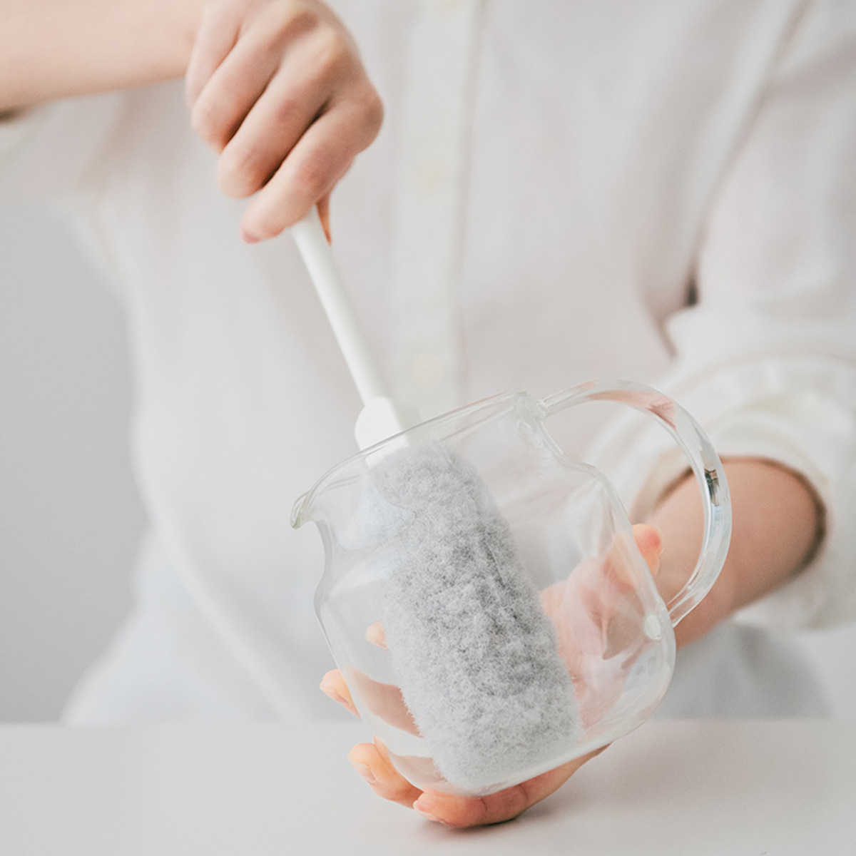 ボトル洗いブラシ アフロのひと回し タンブラー用 ( ボトル洗いスポンジ タンブラー用スポンジ 冷水筒洗い キッチンスポンジ 柄付き 日本製 キッチンブラシ 洗浄ブラシ 柄付きブラシ ペットボトルスポンジ キズがつきにくい )