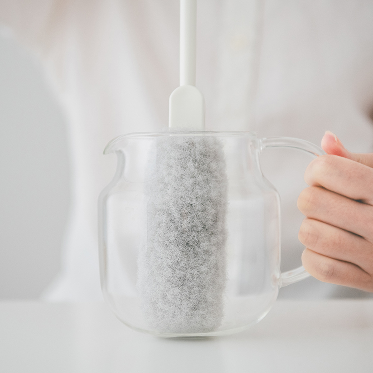 ボトル洗いブラシ アフロのひと回し タンブラー用 ( ボトル洗いスポンジ タンブラー用スポンジ 冷水筒洗い キッチンスポンジ 柄付き 日本製 キッチンブラシ 洗浄ブラシ 柄付きブラシ ペットボトルスポンジ キズがつきにくい )