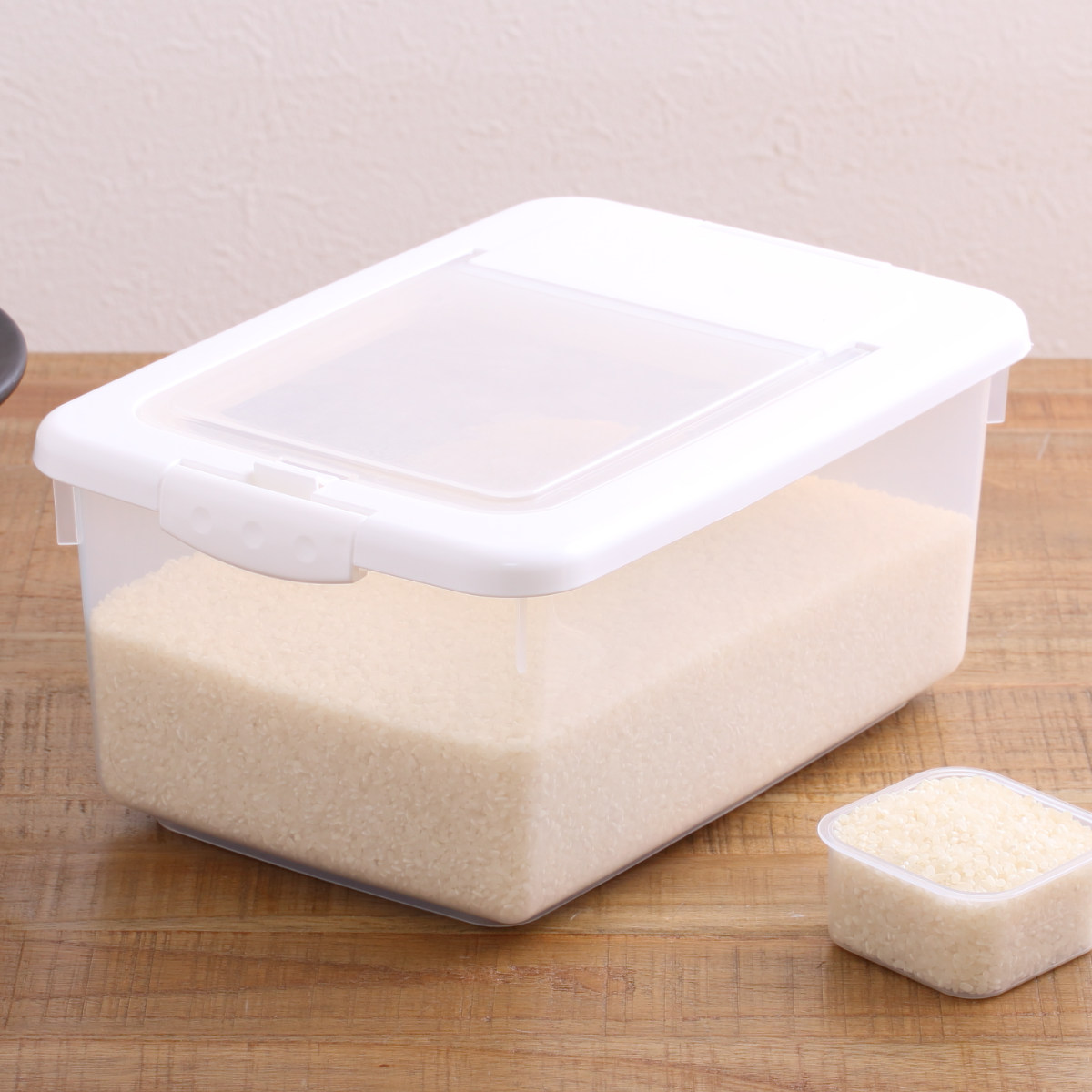 米びつ 5kg お米ケース 計量カップ付き ( 日本製 米櫃 こめびつ ライスストッカー 米 お米 保存容器 冷蔵庫 5kg用 5キロ 保管 保存 収納 お米収納 お米保管 ペットフード 袋のまま シンク下 引出し キッチン収納 ) 【ホワイト】 ホワイト