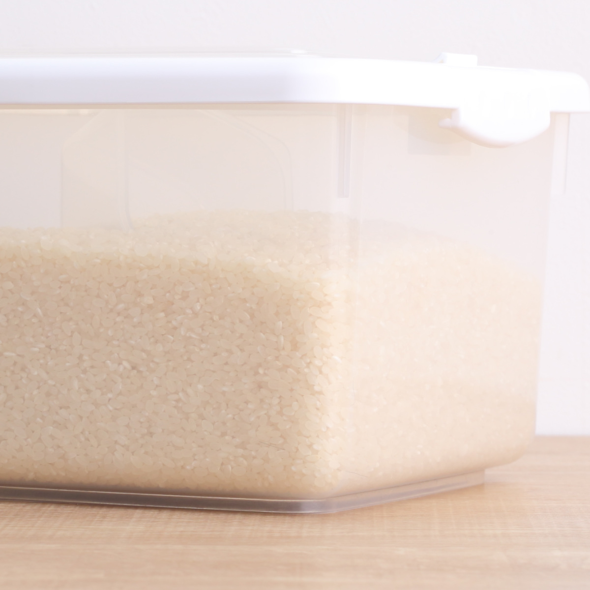 米びつ 5kg お米ケース 計量カップ付き ( 日本製 米櫃 こめびつ ライスストッカー 米 お米 保存容器 冷蔵庫 5kg用 5キロ 保管 保存 収納 お米収納 お米保管 ペットフード 袋のまま シンク下 引出し キッチン収納 ) 【ホワイト】 ホワイト