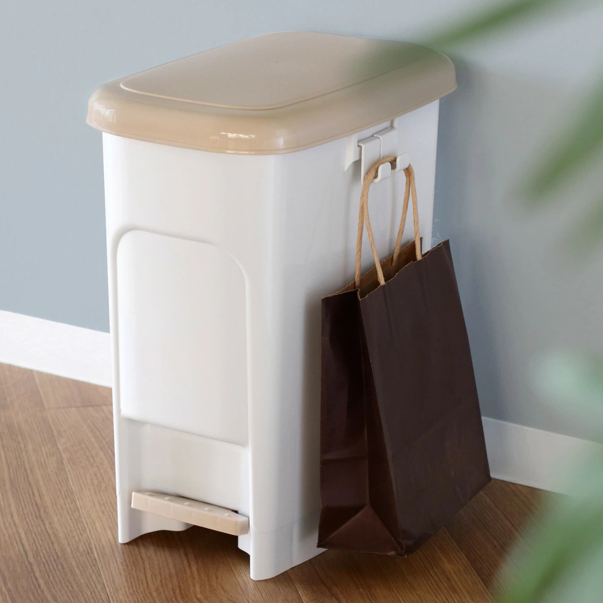 ゴミ箱 21.5L ペダルペール サイドポケット付き ( ごみ箱 21.5リットル ペダル式 スリム 省スペース ふた付き 分別 キッチン 袋止め付き 縦型 サイドポケット )