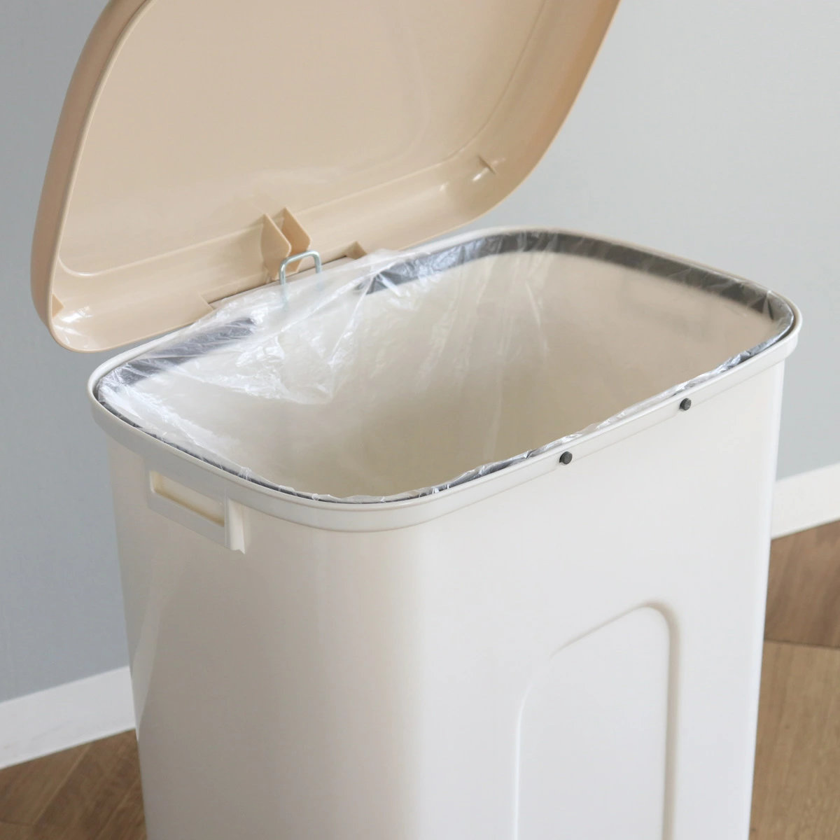 ゴミ箱 26.8L ペダルペール サイドポケット付き ( ごみ箱 26.8リットル ペダル式 ワイド ふた付き 分別 キッチン 袋止め付き 横型 サイドポケット )