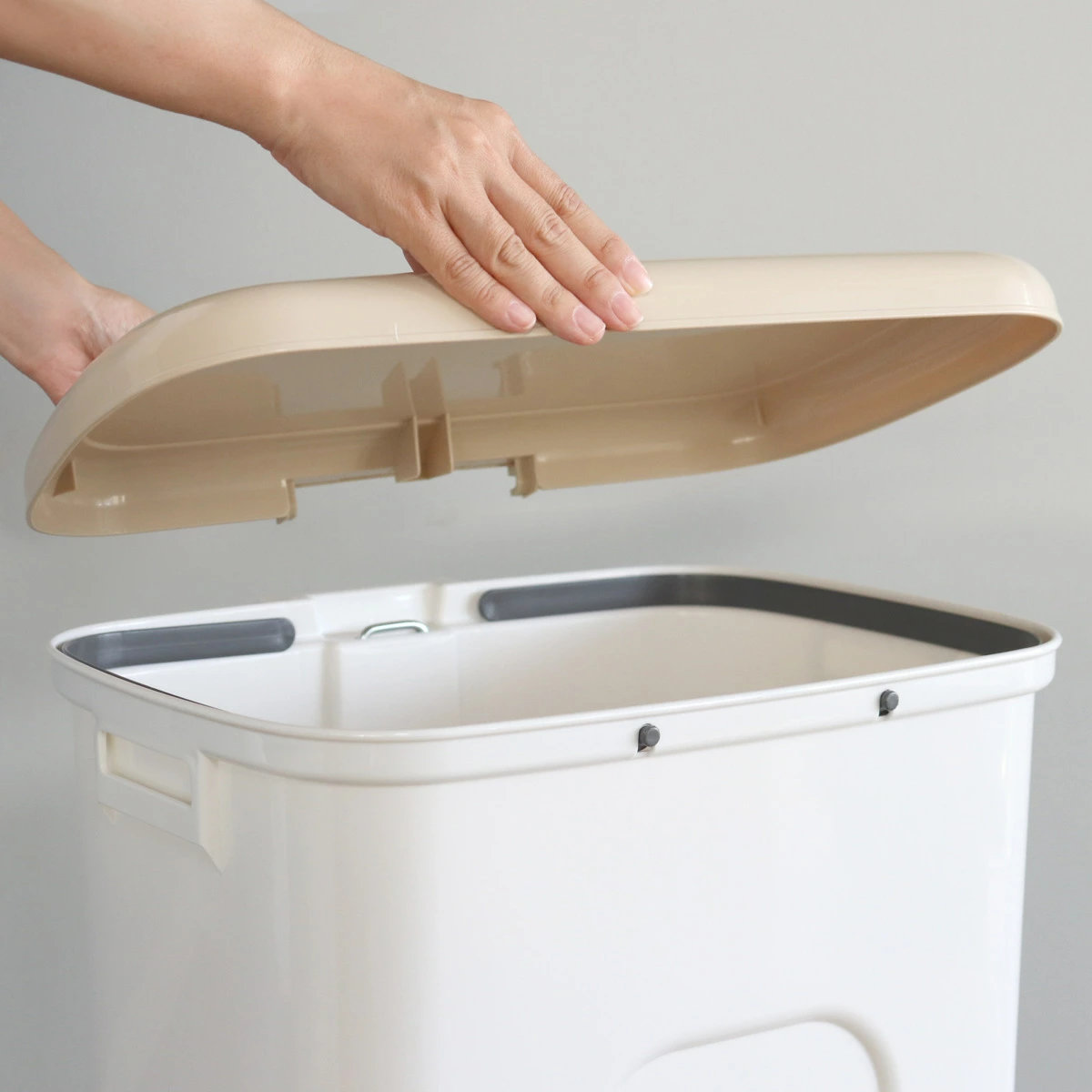 ゴミ箱 26.8L ペダルペール サイドポケット付き ( ごみ箱 26.8リットル ペダル式 ワイド ふた付き 分別 キッチン 袋止め付き 横型 サイドポケット )