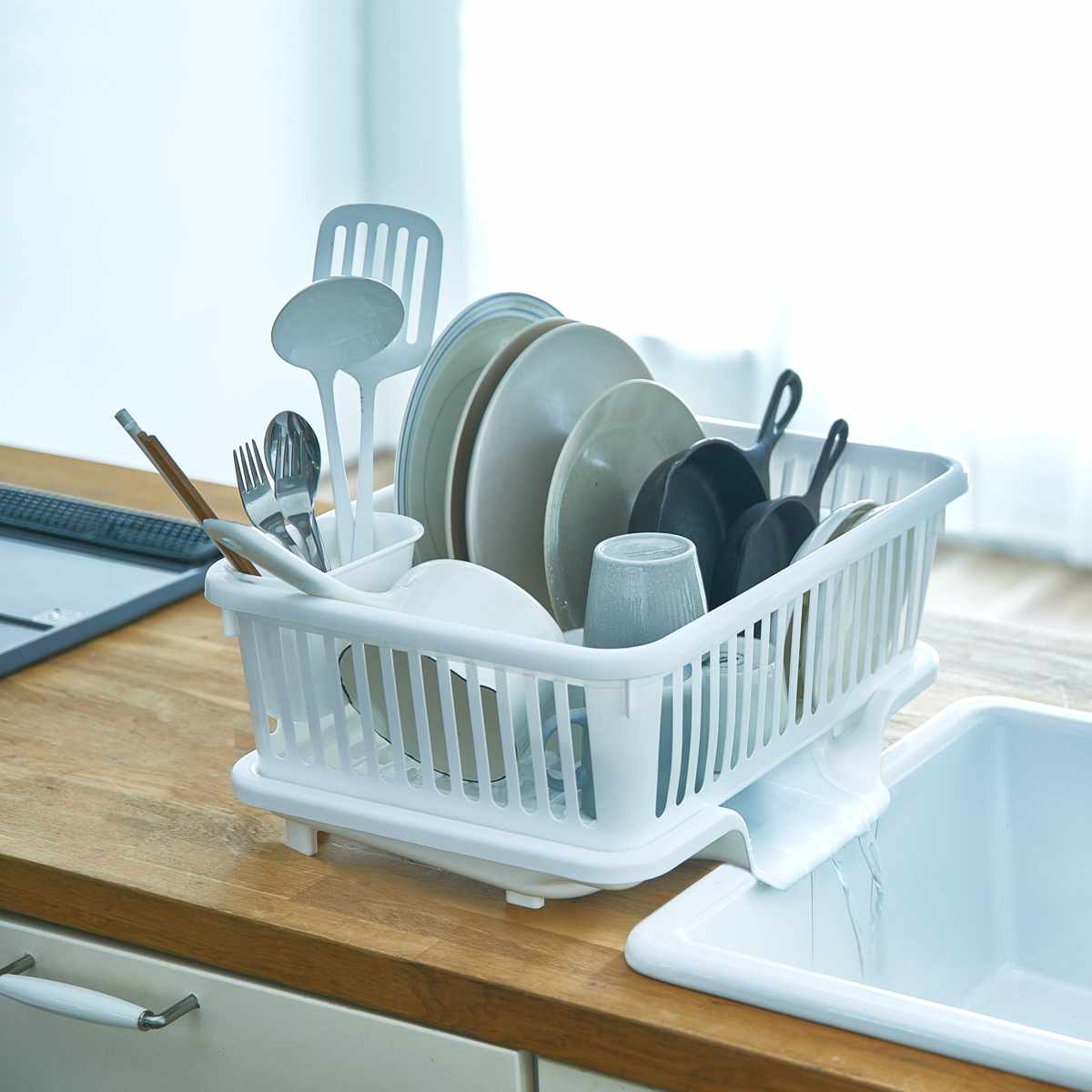 水切りラック 皿立て 水切り 流 NO.1 クリスプホワイト ( 水切りバスケット 水切りかご 水切りトレー ザル プラスチック 日本製 大容量 食器洗い 乾燥 食器 洗い ラック ディッシュラック 水受けトレー 流れる 白 ホワイト )