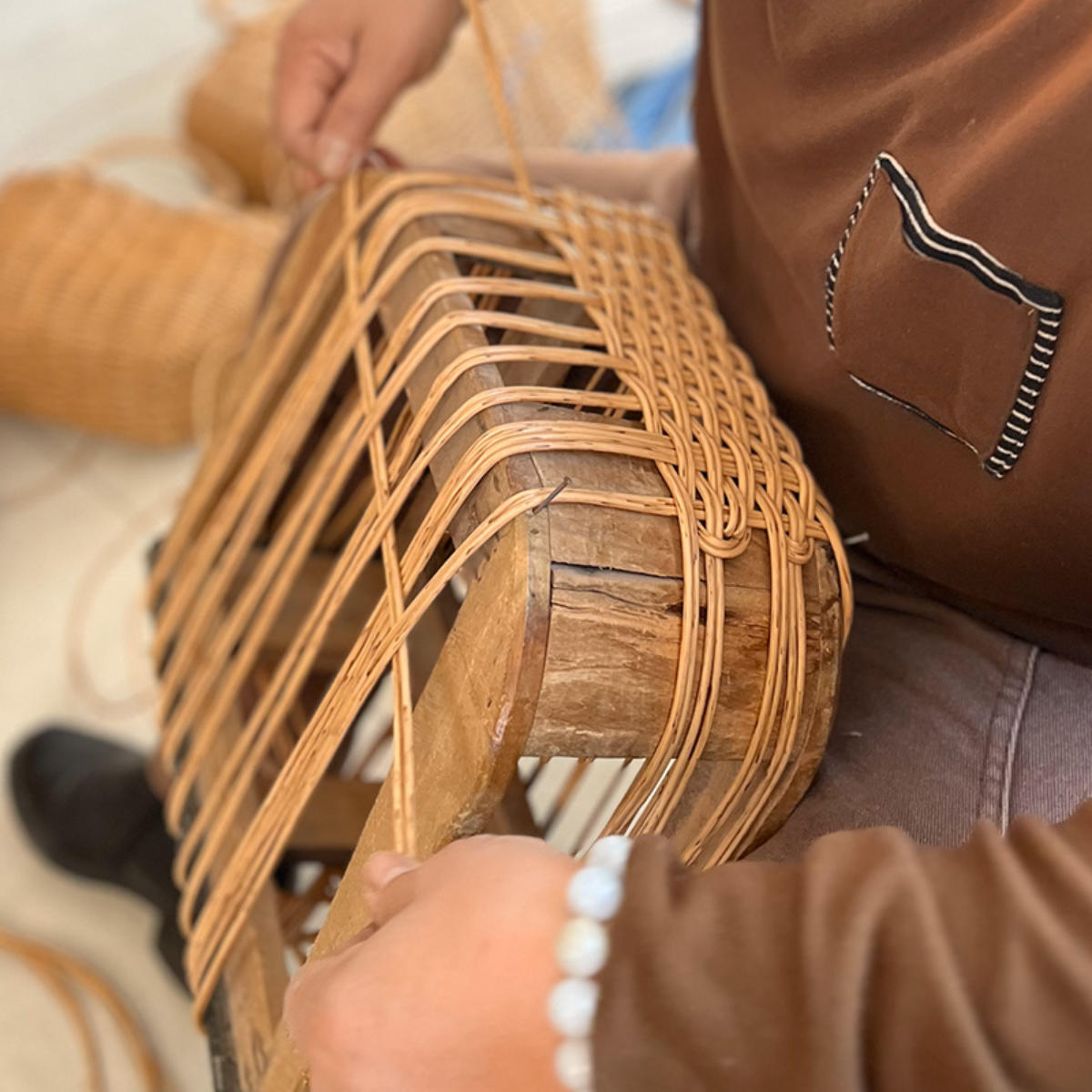 バスケット al.atte 客室用の洗える抗菌湯かごL ナチュラル ( バッグ 鞄 小物入れ カゴバッグ かご トートバッグ 温泉バッグ 銭湯 湯カゴ カゴ 籠 手提げ 丸洗い 抗菌 カバン 天然素材風 プラスチック製 手編み )