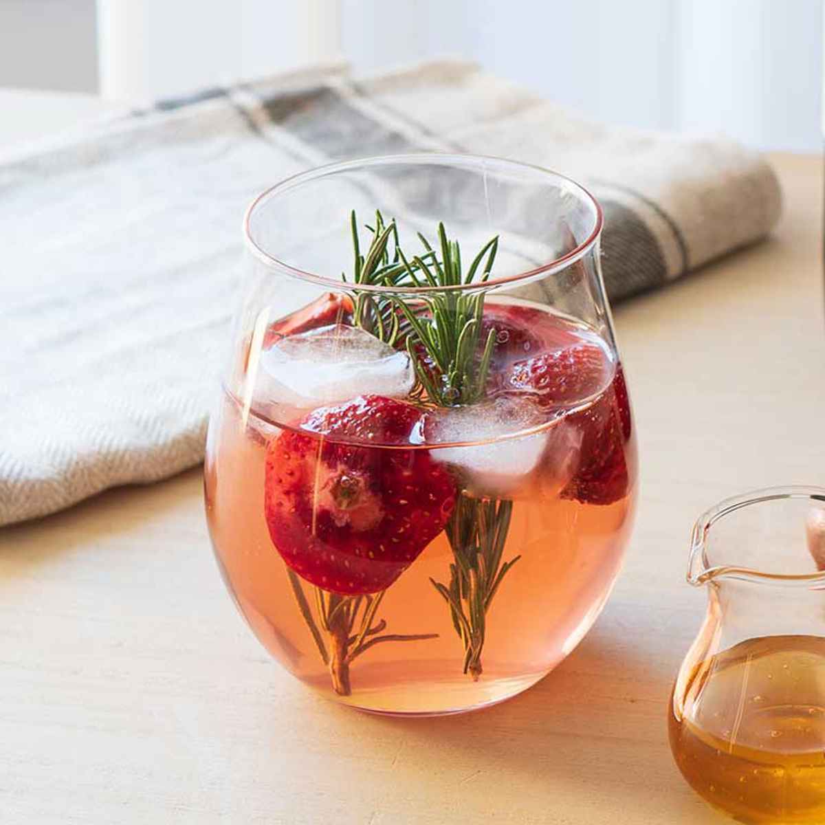 グラス チューリップ 385ml フィーノ ガラス （ 食洗器対応 ガラスコップ カップ ガラス製 水 ジュース お酒 ワイン カクテル 薄づくり設