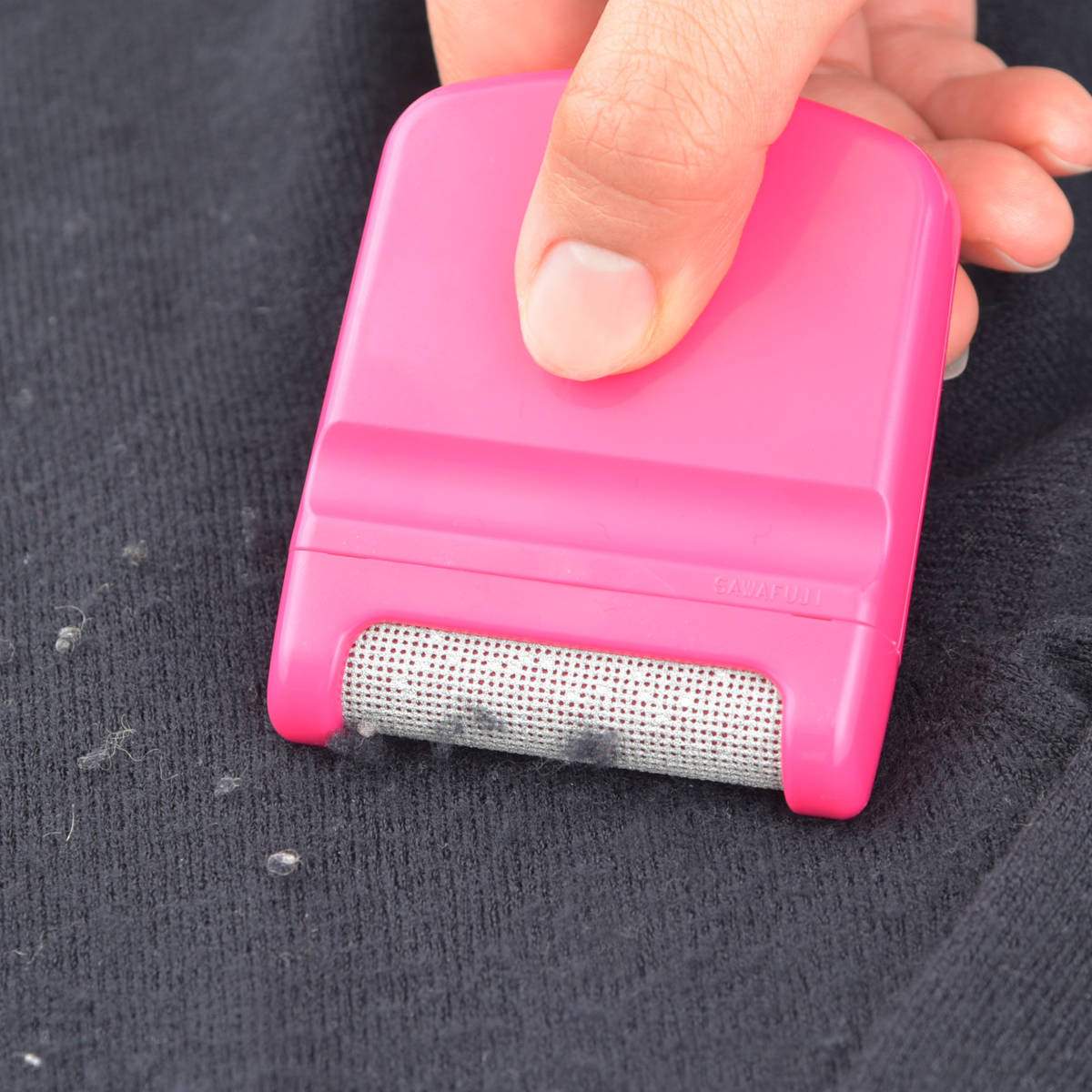 毛玉取り 毛玉おとし 電池不要 エコ ( けだまとり 毛玉とり 日本製 ブラシ 手動 毛玉取り器 毛玉カット コンパクト 携帯 毛玉 ダマ ニット 靴下 衣類 お手入れ エチケット 手軽 コードレス プチギフト ) 【グリーン】 グリーン