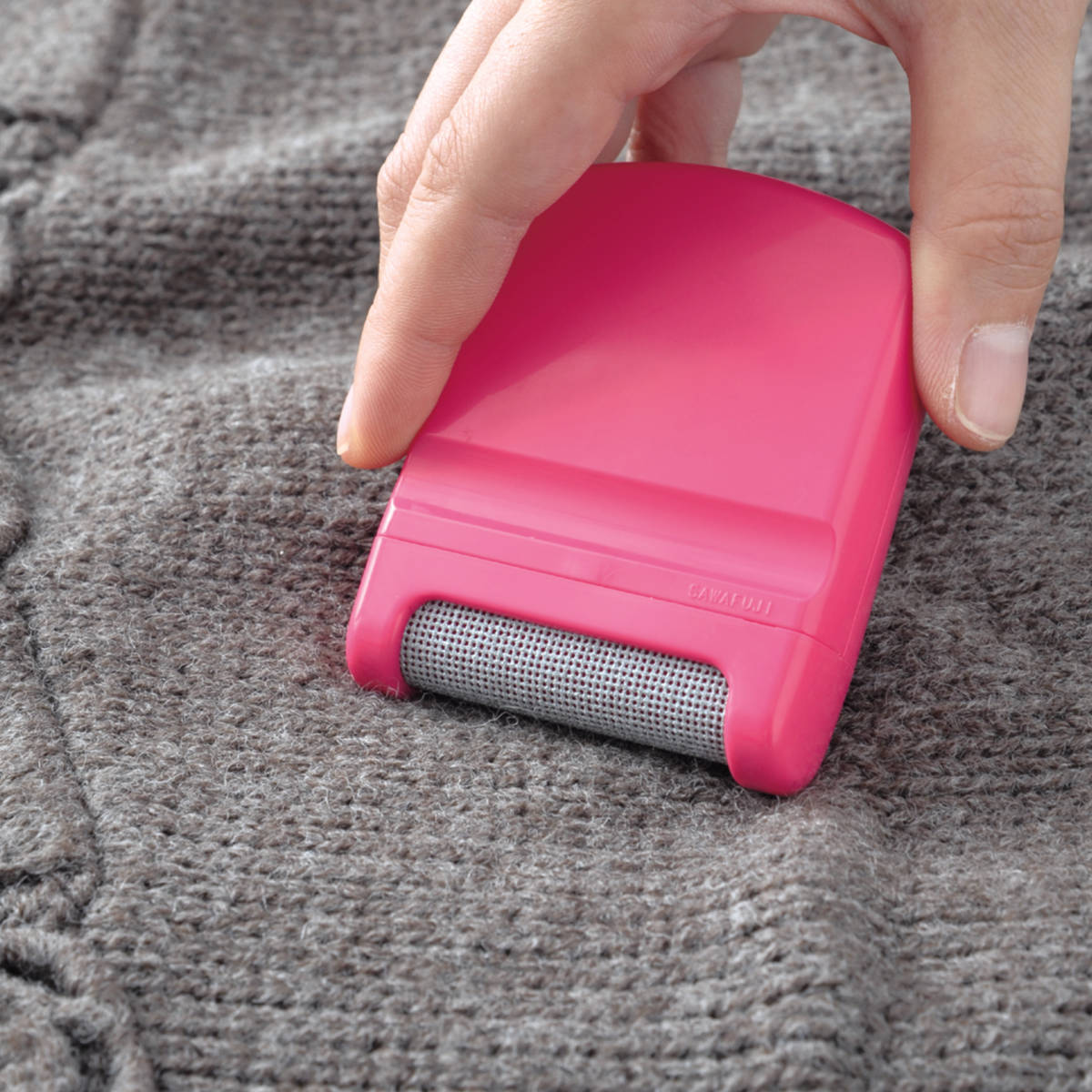 毛玉取り 毛玉おとし 電池不要 エコ ( けだまとり 毛玉とり 日本製 ブラシ 手動 毛玉取り器 毛玉カット コンパクト 携帯 毛玉 ダマ ニット 靴下 衣類 お手入れ エチケット 手軽 コードレス プチギフト ) 【グリーン】 グリーン